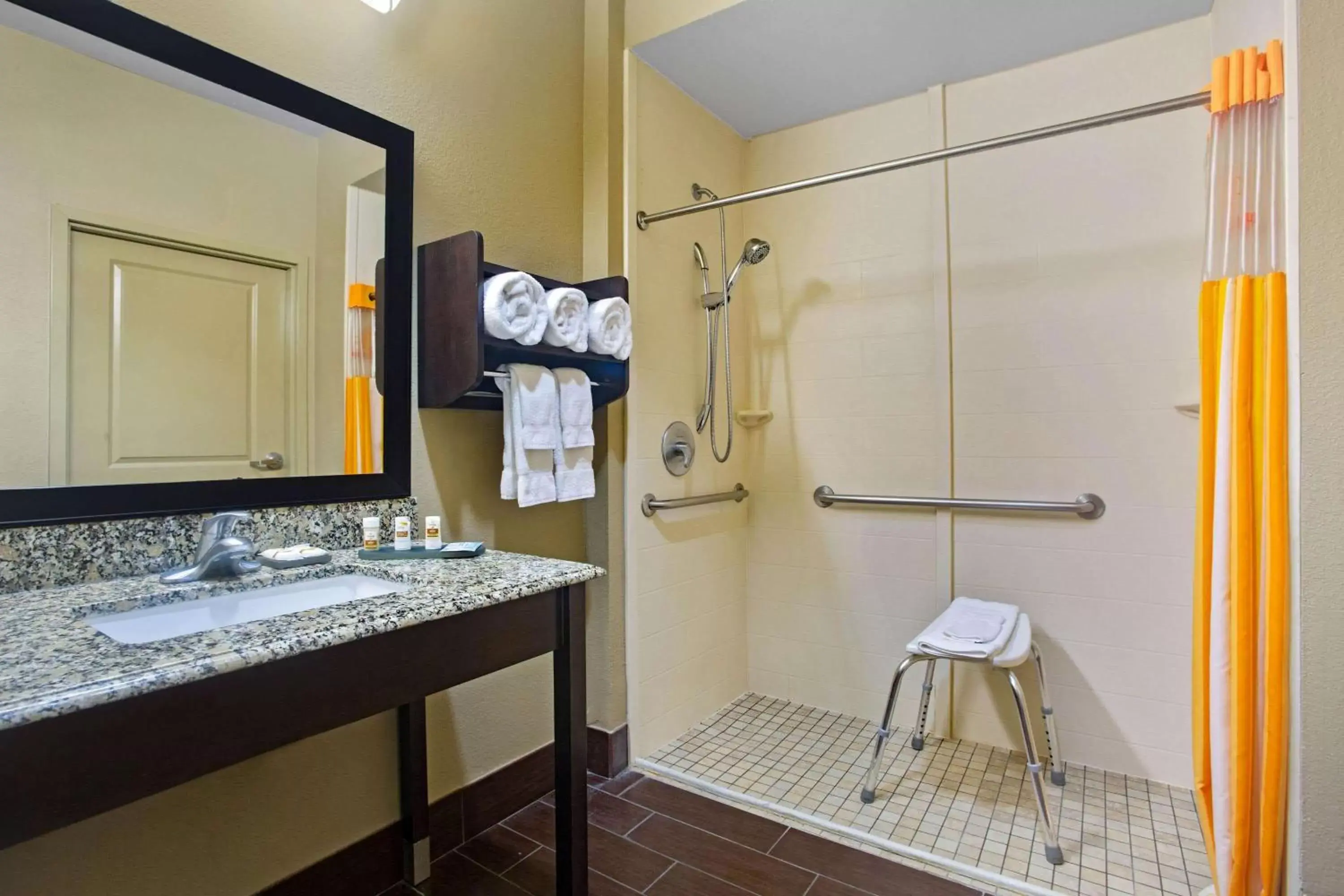 Shower, Bathroom in La Quinta by Wyndham Pearsall