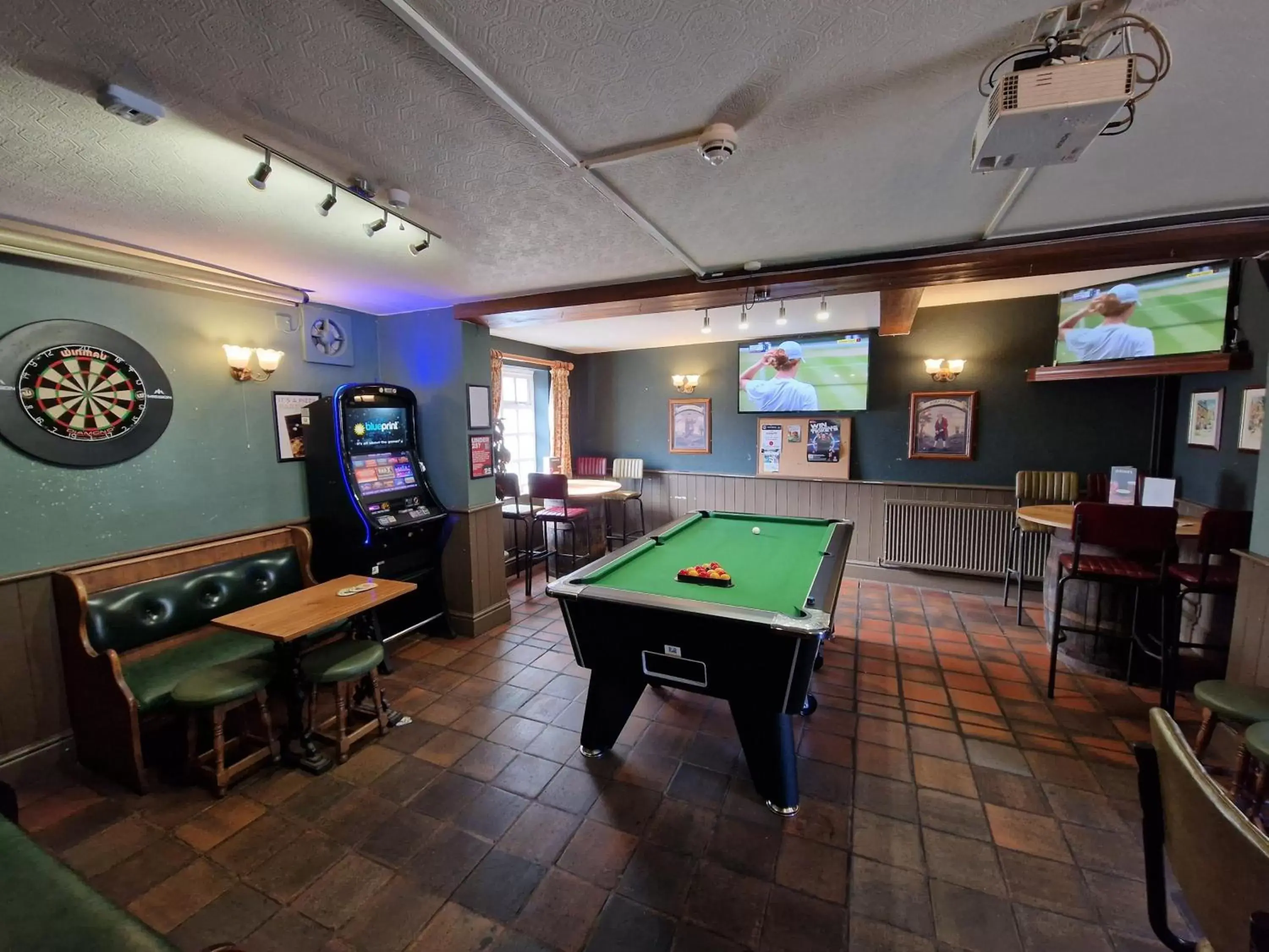 Lounge or bar, Billiards in The Foresters Arms