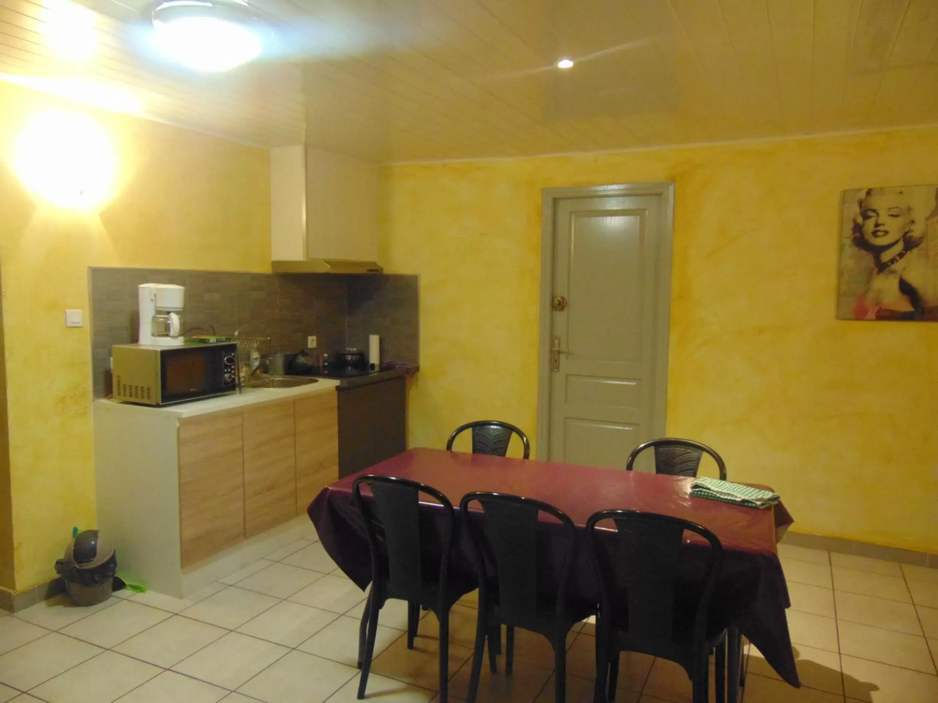 Dining Area in Le Relais de la RN7