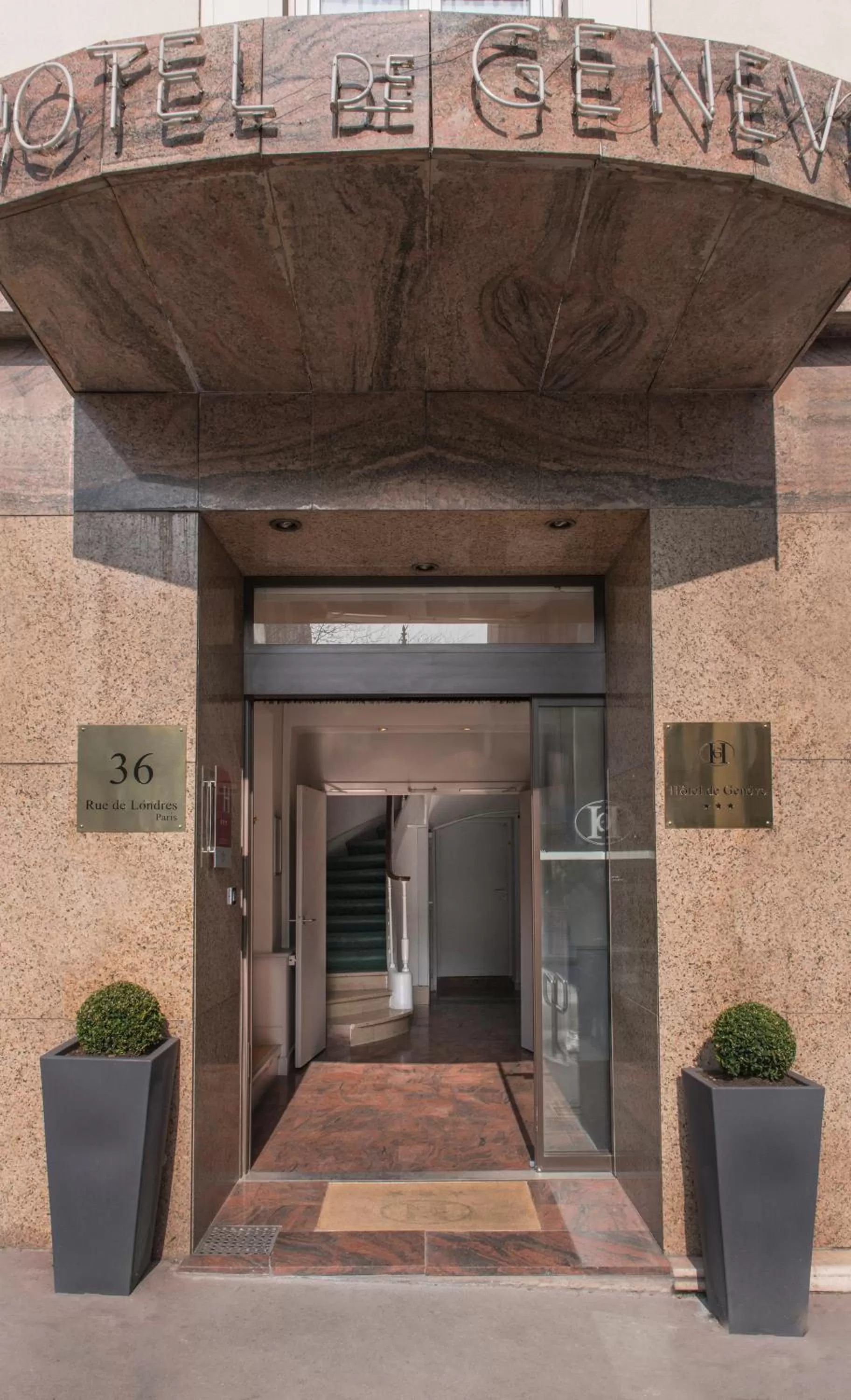 Facade/entrance in Hôtel de Genève