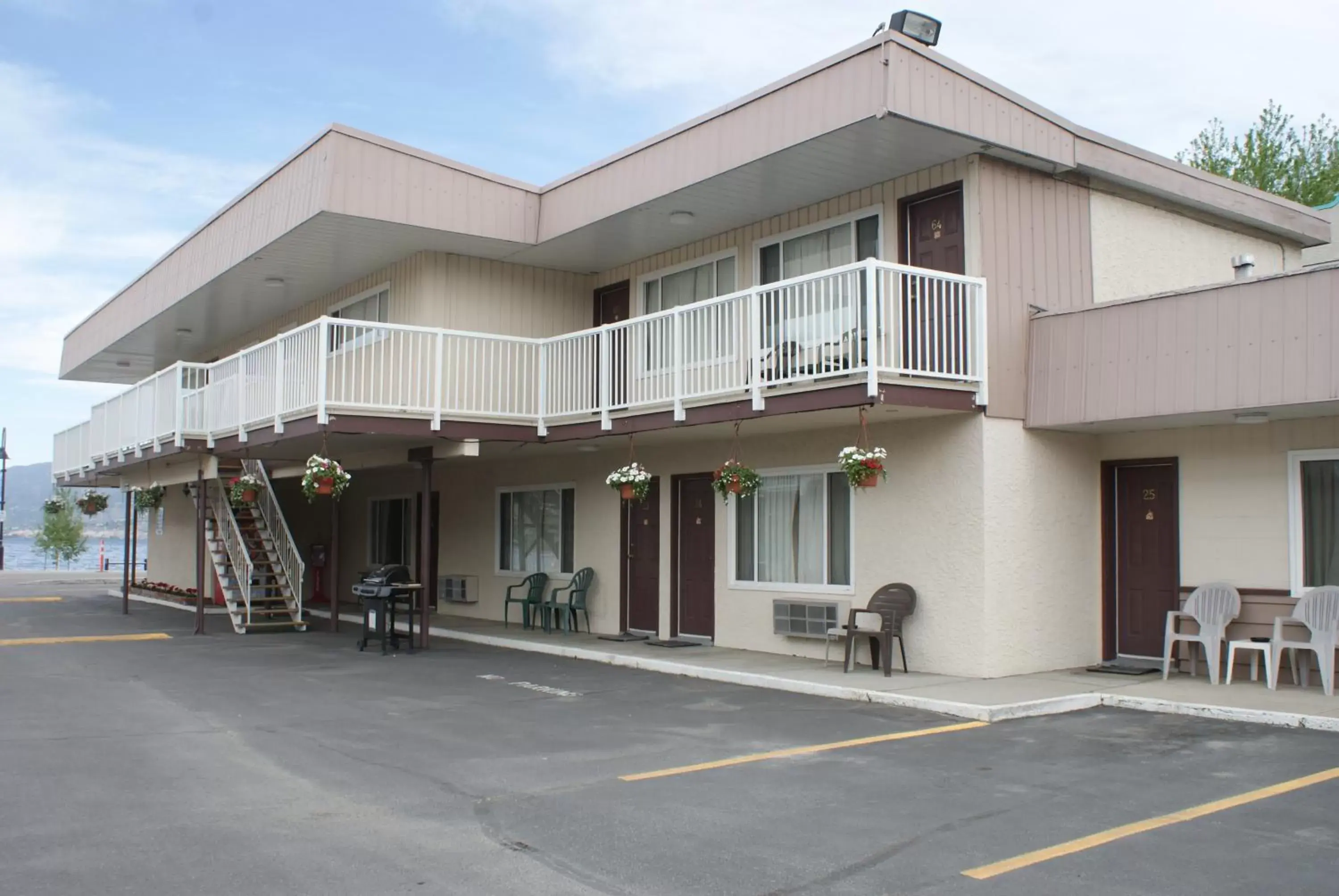 Facade/entrance, Property Building in Shoreline Resort Condominiums