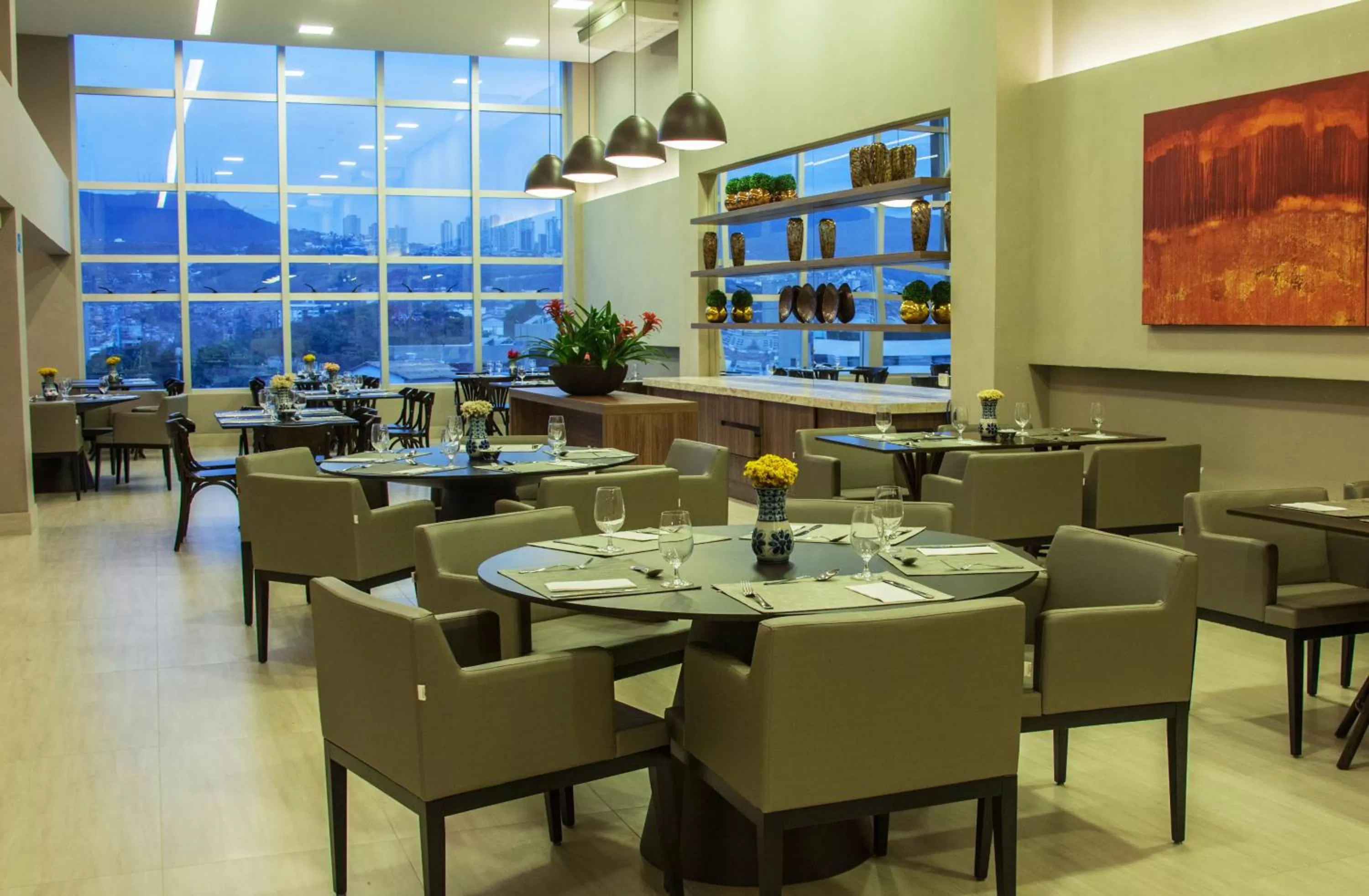 Restaurant/places to eat in BH Raja Hotel