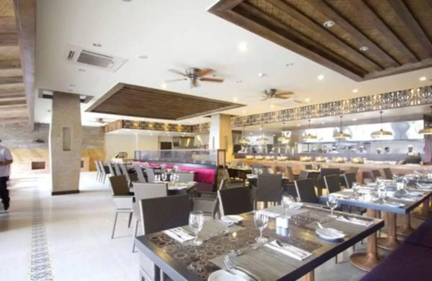 Restaurant/places to eat in The Bellevue Resort Restaurant/places to eat in The Bellevue Resort