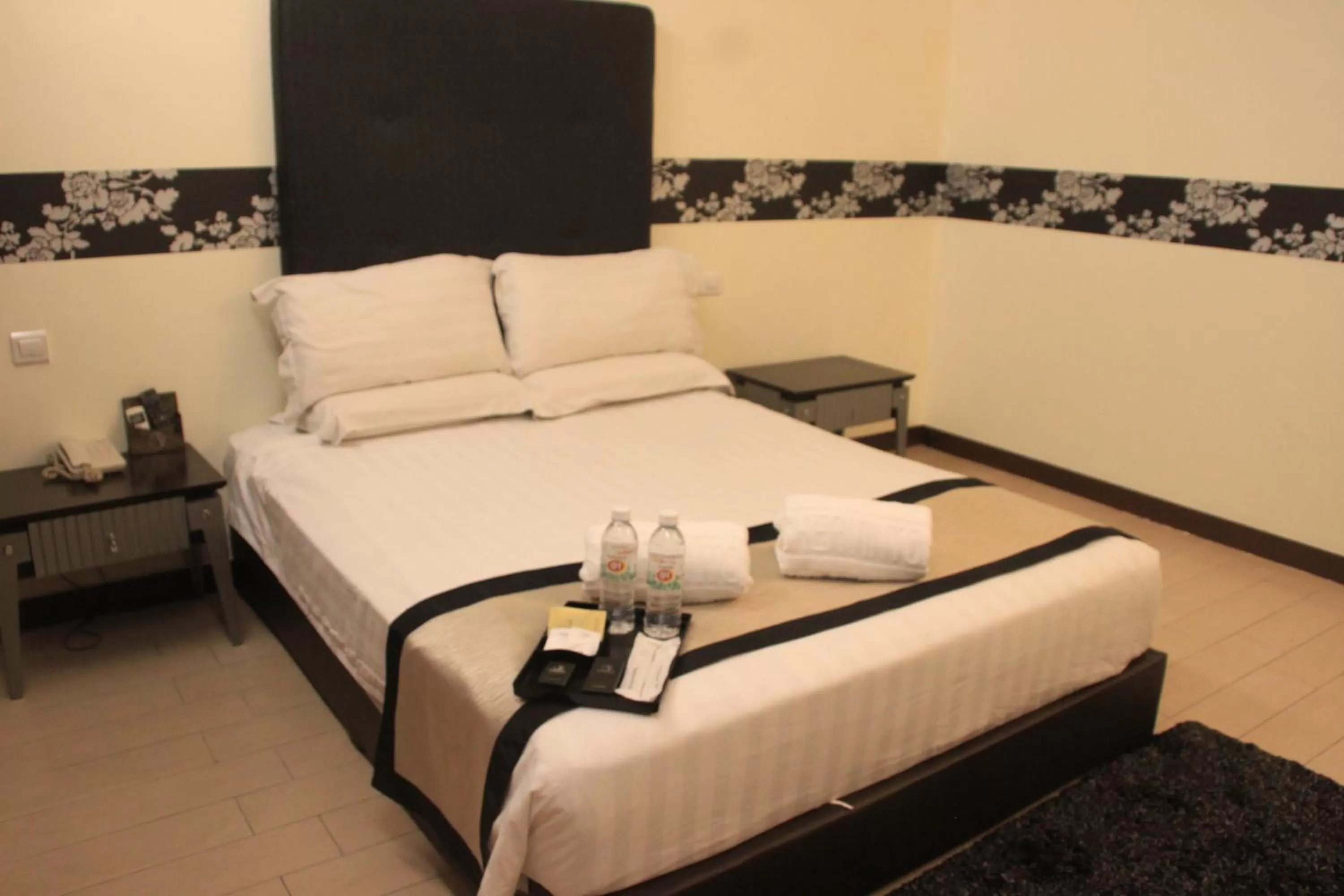 Bed in Shervinton Executive Boutique Hotel