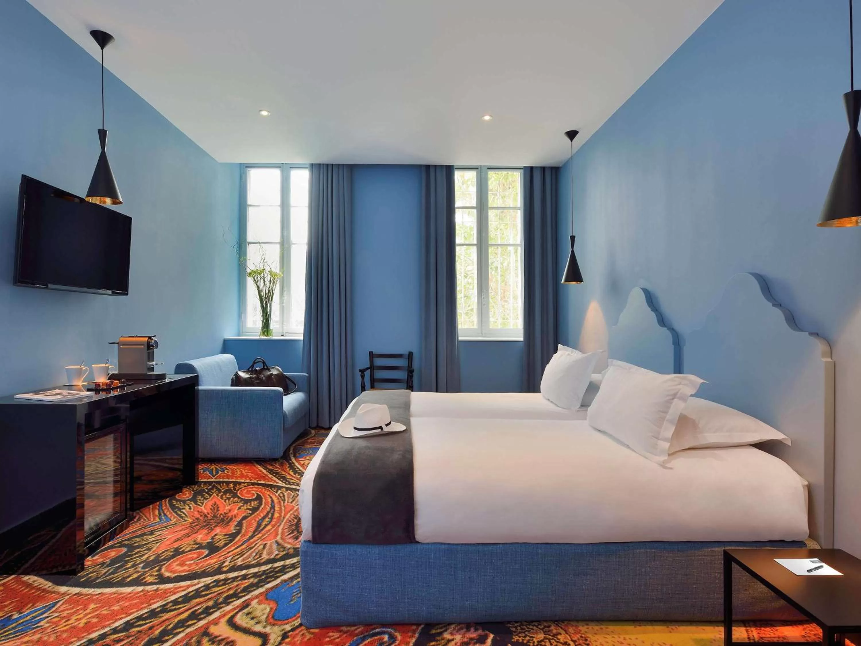 Photo of the whole room, Bed in Hôtel & Spa Jules César Arles - MGallery Hotel Collection