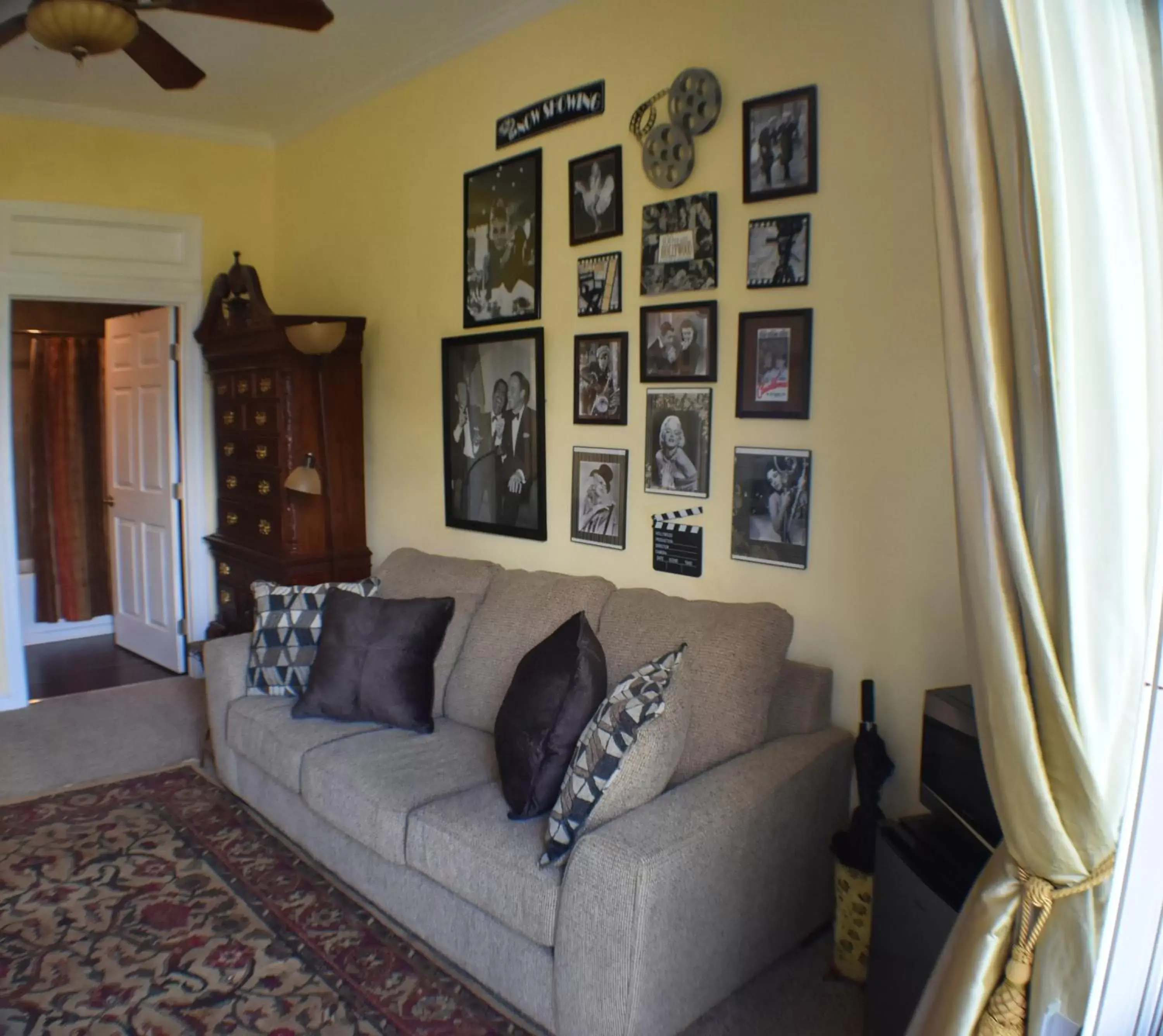 Suite with Mountain View in Bella Vista Bed and Breakfast Suite with Mountain View in Bella Vista Bed and Breakfast