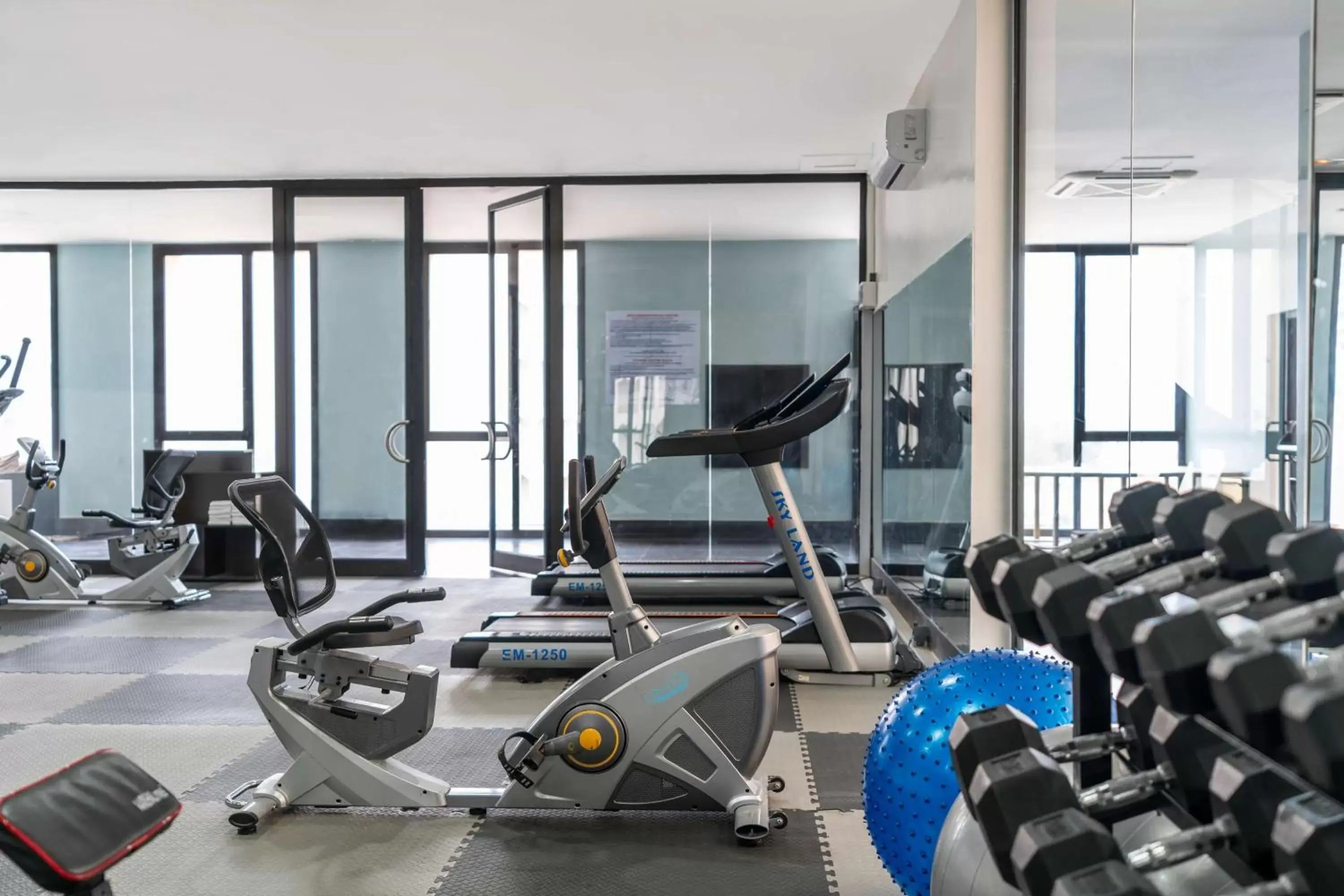 TV and multimedia, Fitness Center/Facilities in Radisson Blu Hotel N'Djamena