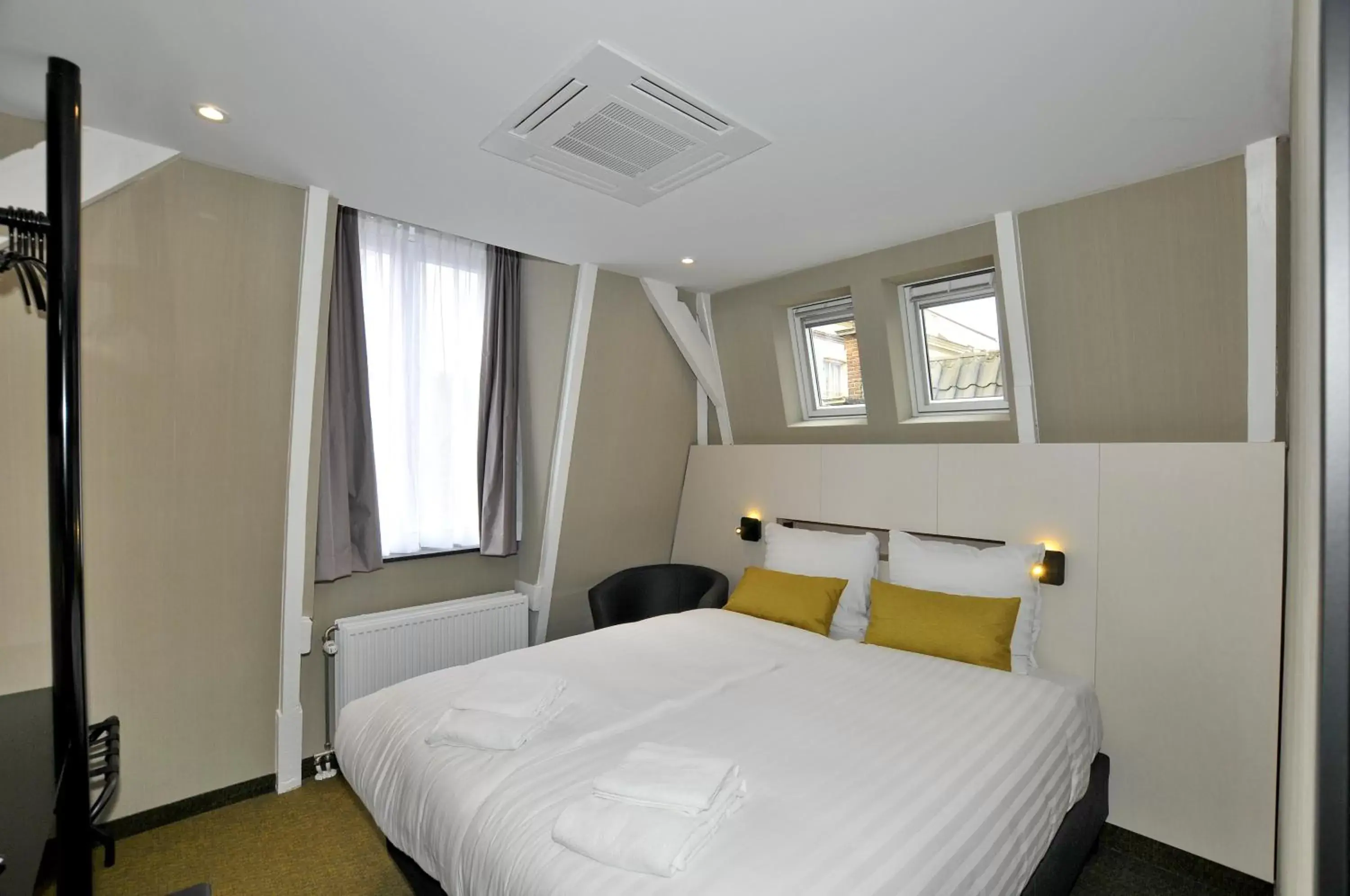 Photo of the whole room, Bed in Cityview Hotel