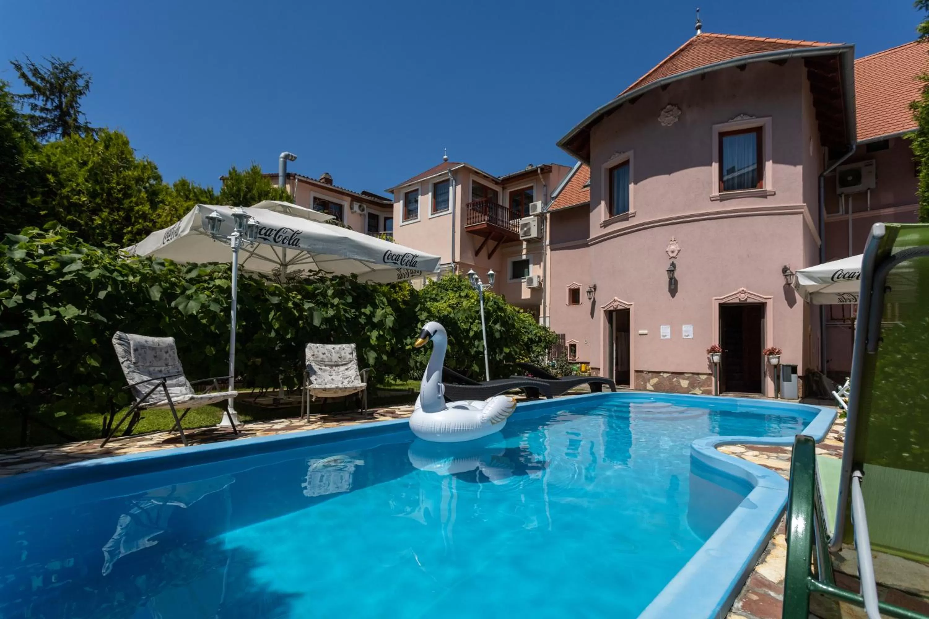 Swimming pool in Illés Hotel