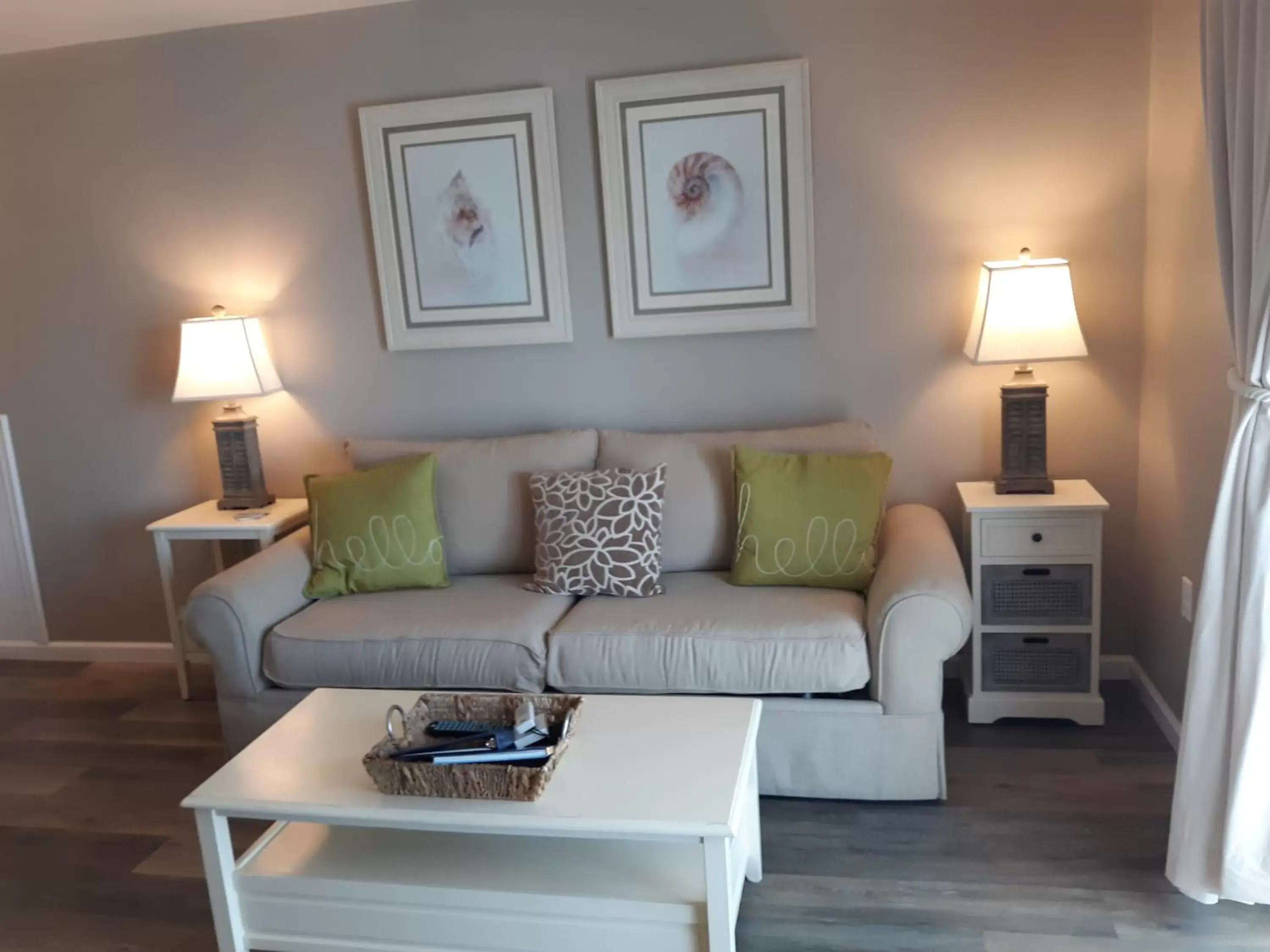 Living room, Seating Area in Sandpeddler Inn and Suites