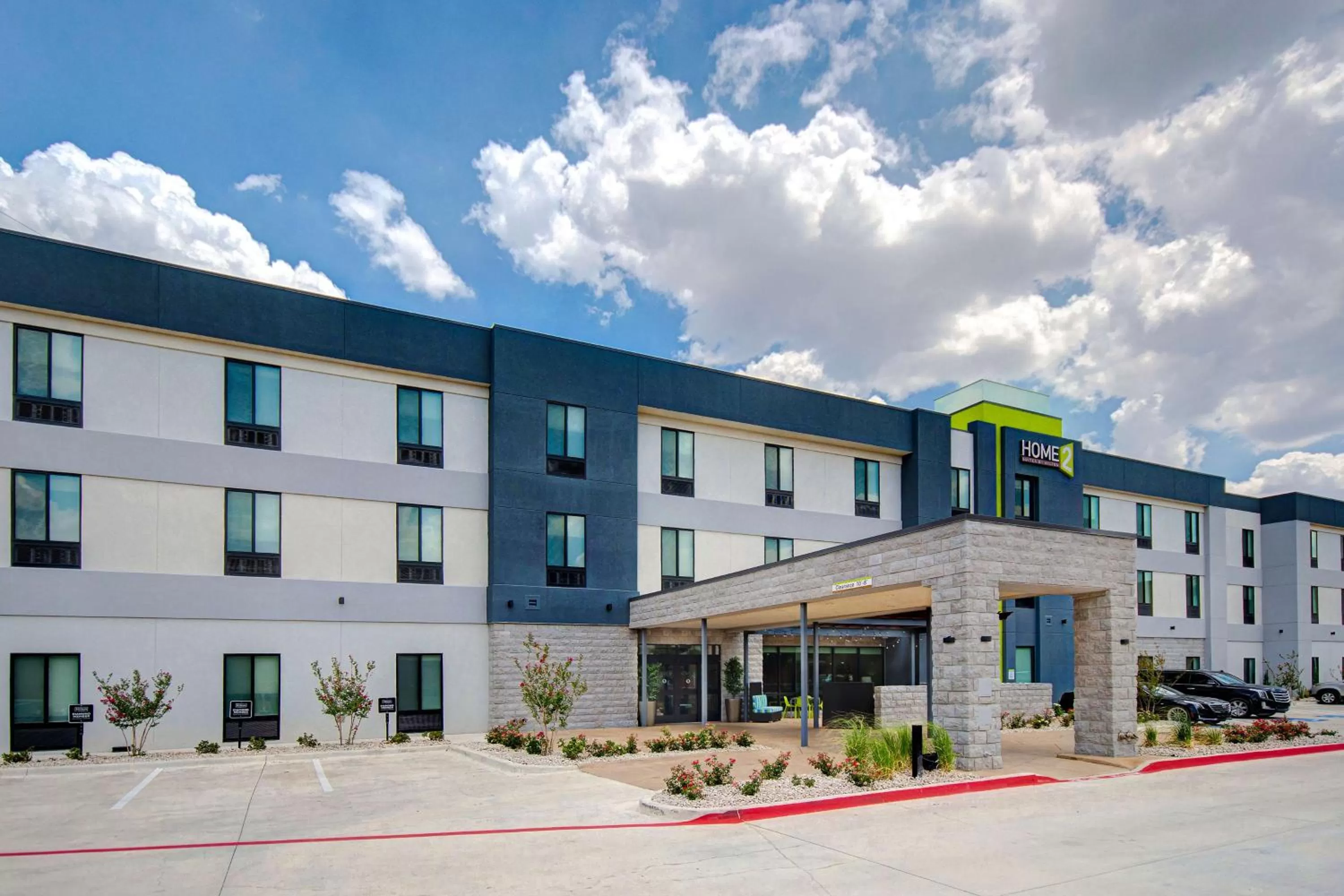 Property building in Home2 Suites By Hilton Burleson