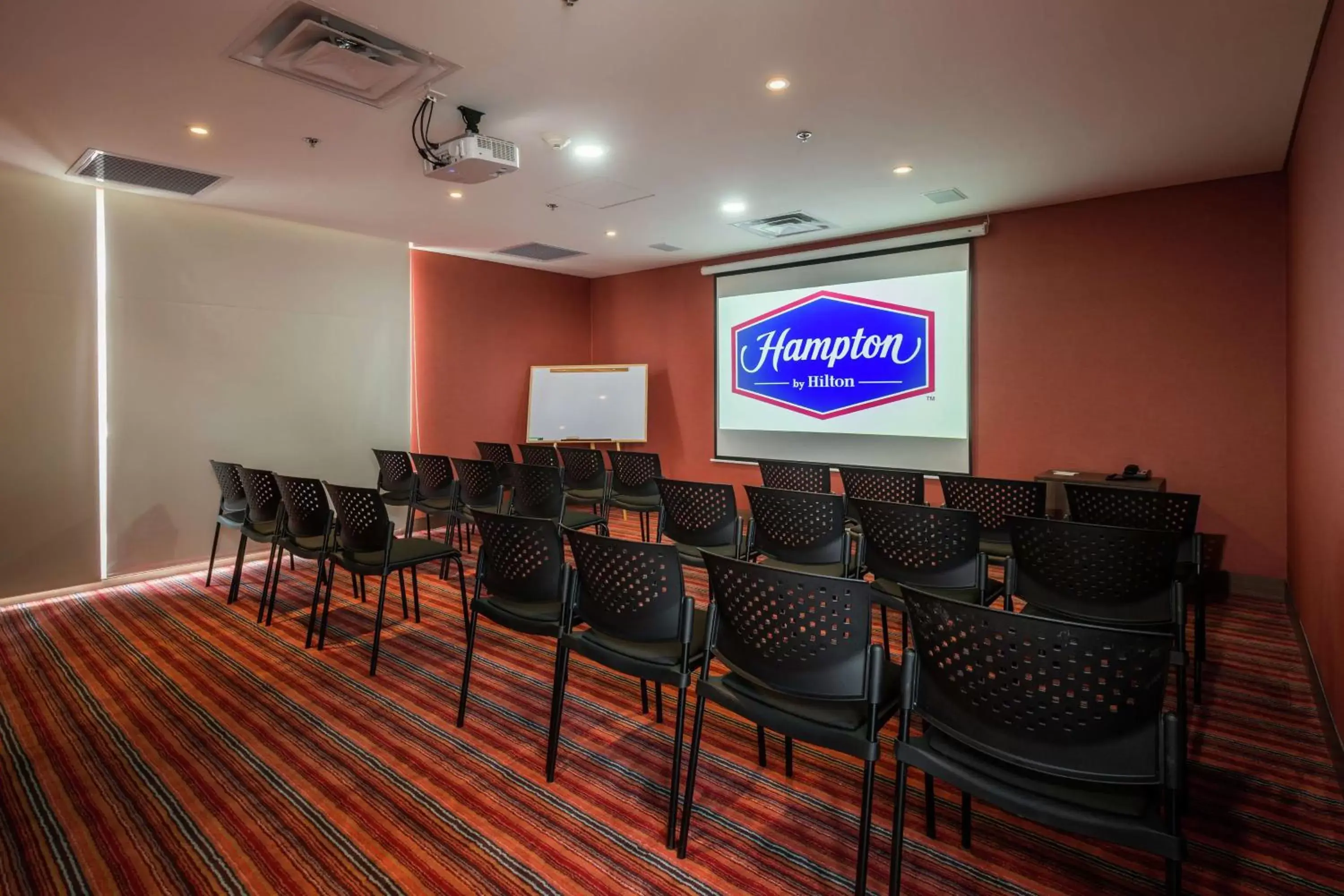 Meeting/conference room in Hampton by Hilton Bogota Usaquen