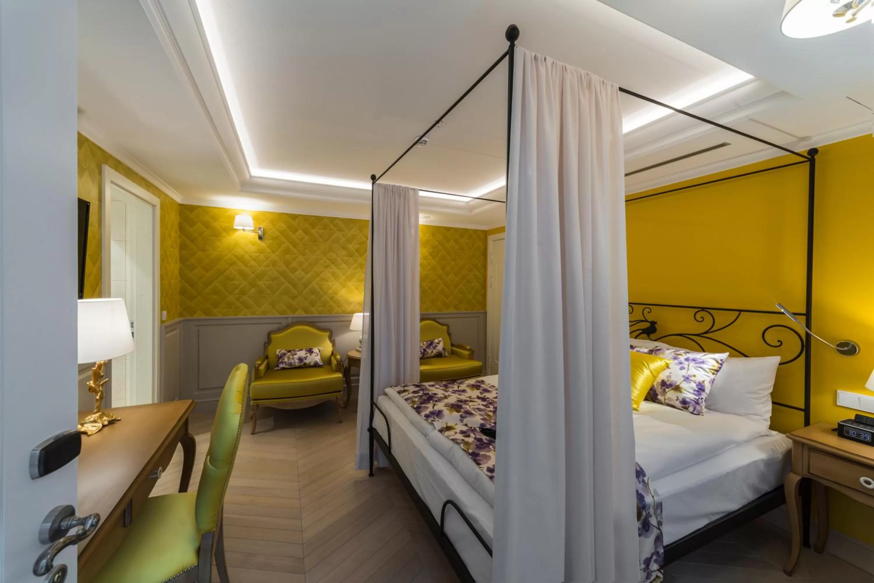 Photo of the whole room, Bed in Relais Le Chevalier