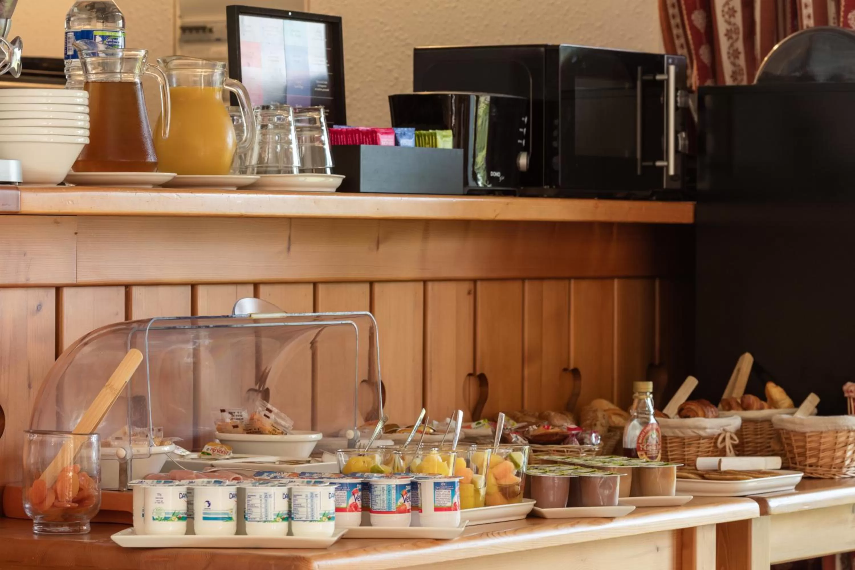 Breakfast in Garden & City Evian - Lugrin