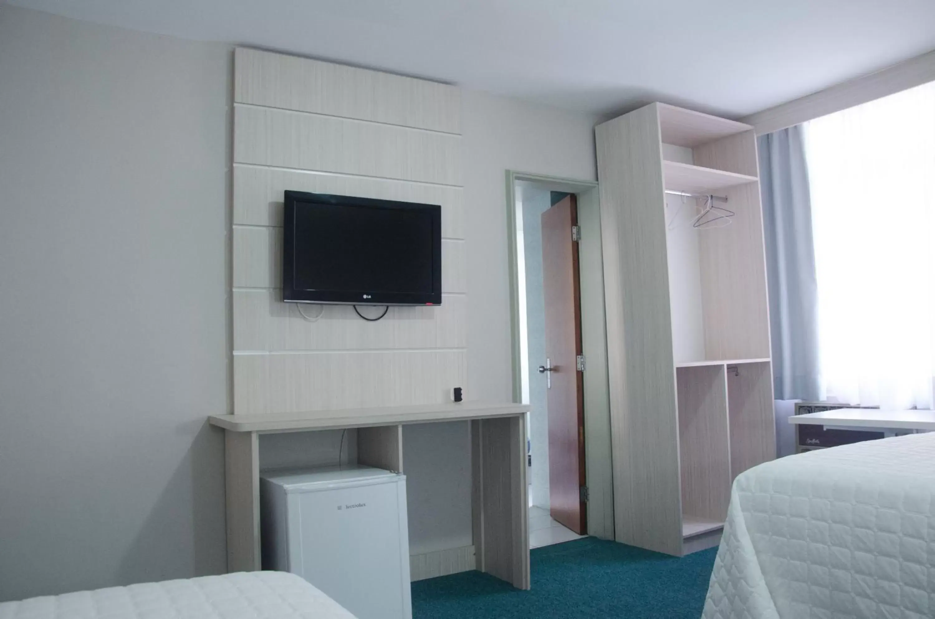 Bedroom, TV/Entertainment Center in Rede Andrade San Martin