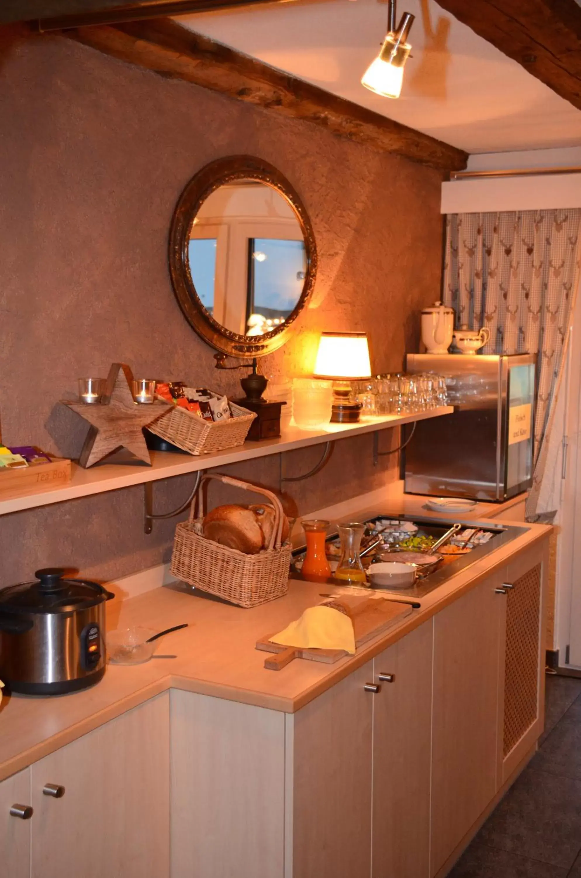 Buffet breakfast, Kitchen/Kitchenette in Hotel Belmont