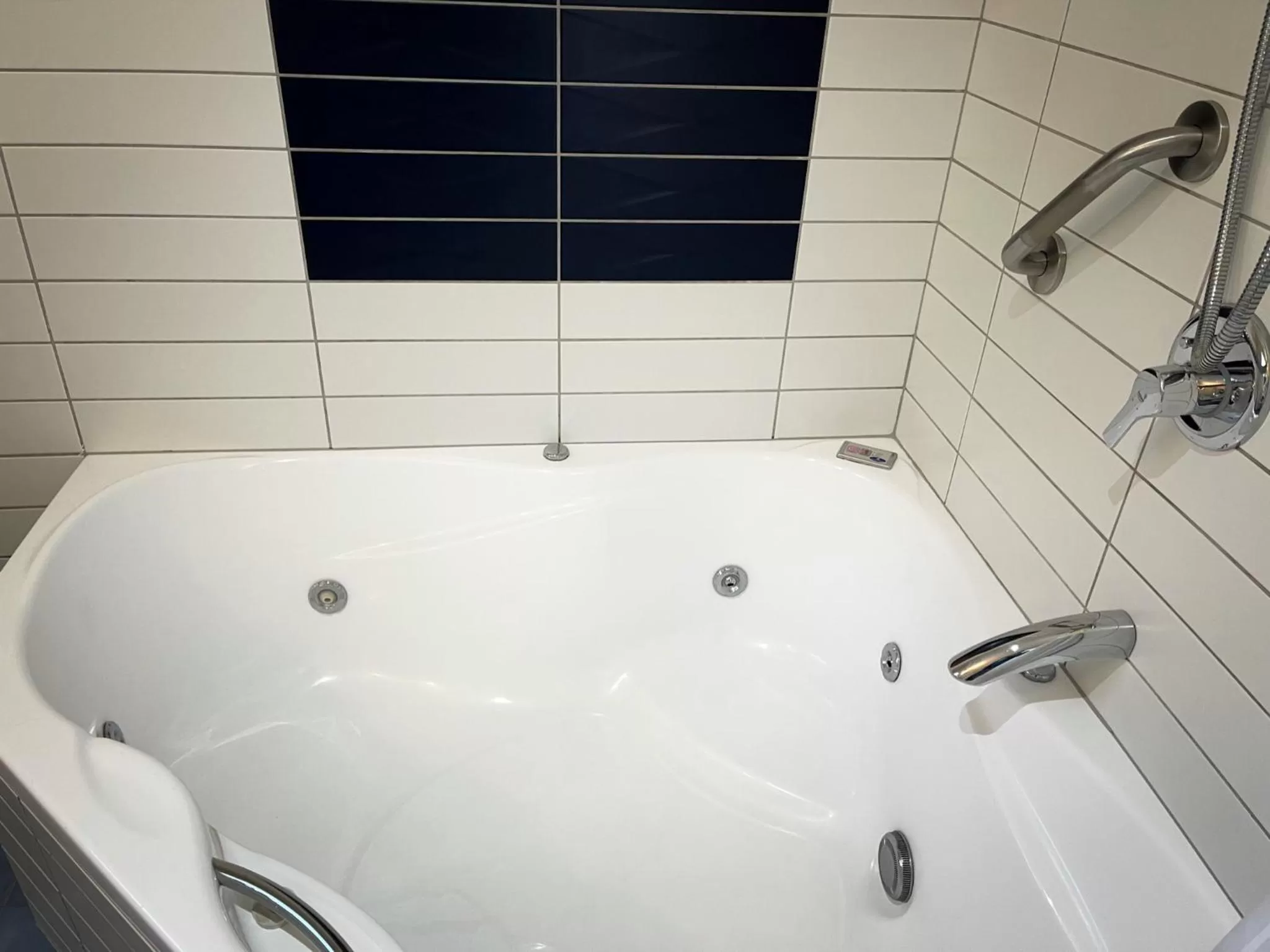 Executive One-Bedroom Apartment in Beaches Nelson