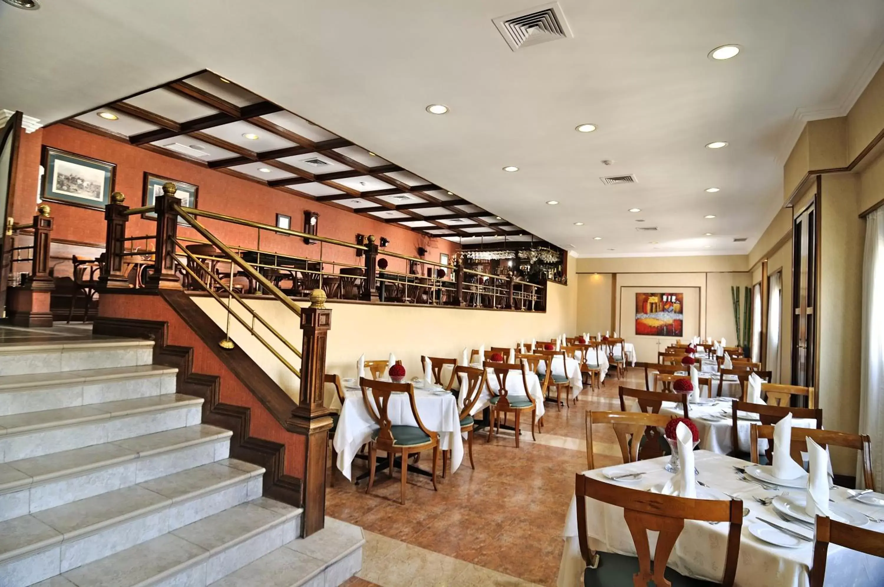 Restaurant/Places to Eat in Hotel Gran Palace