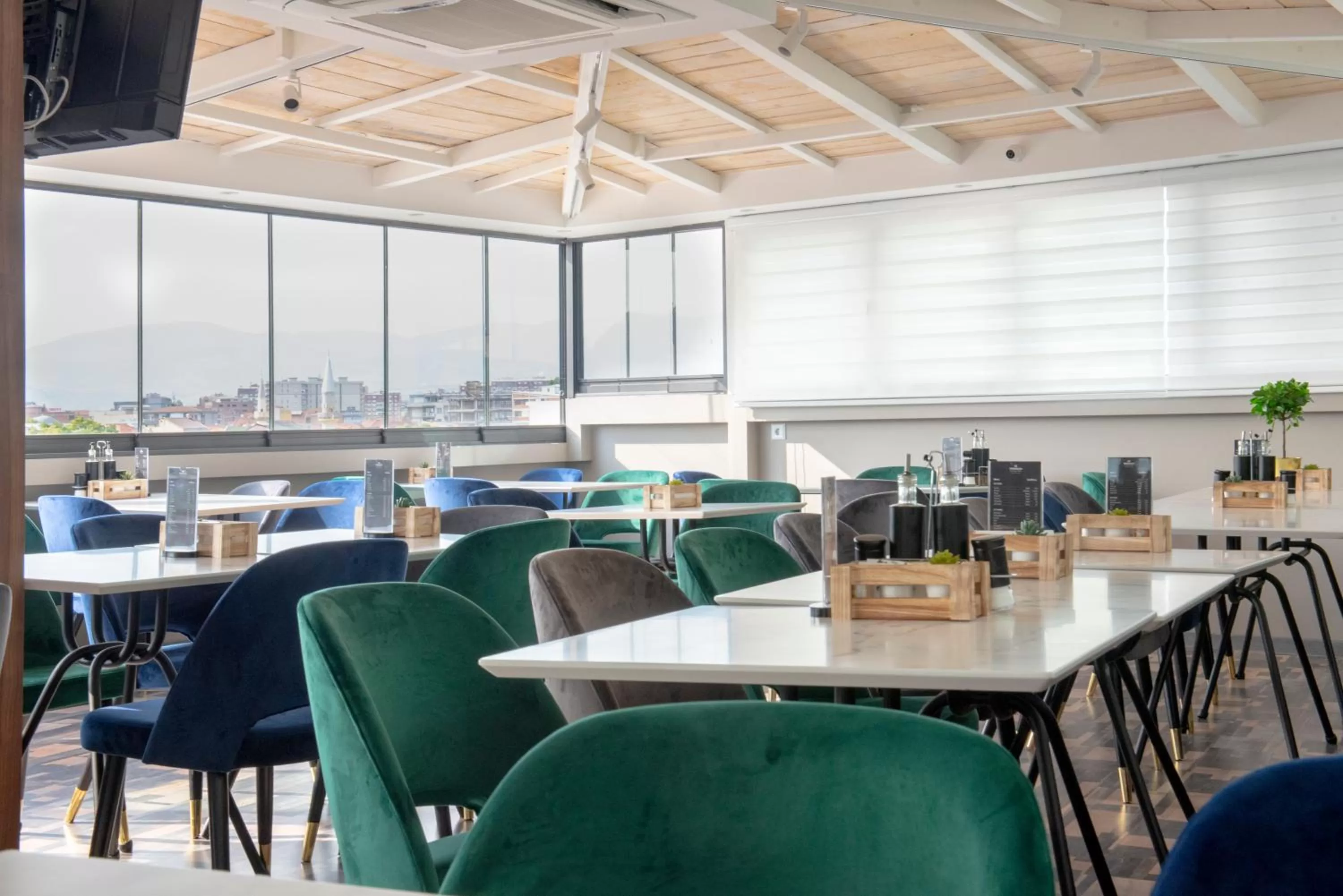 Restaurant/places to eat in Hotel Premium