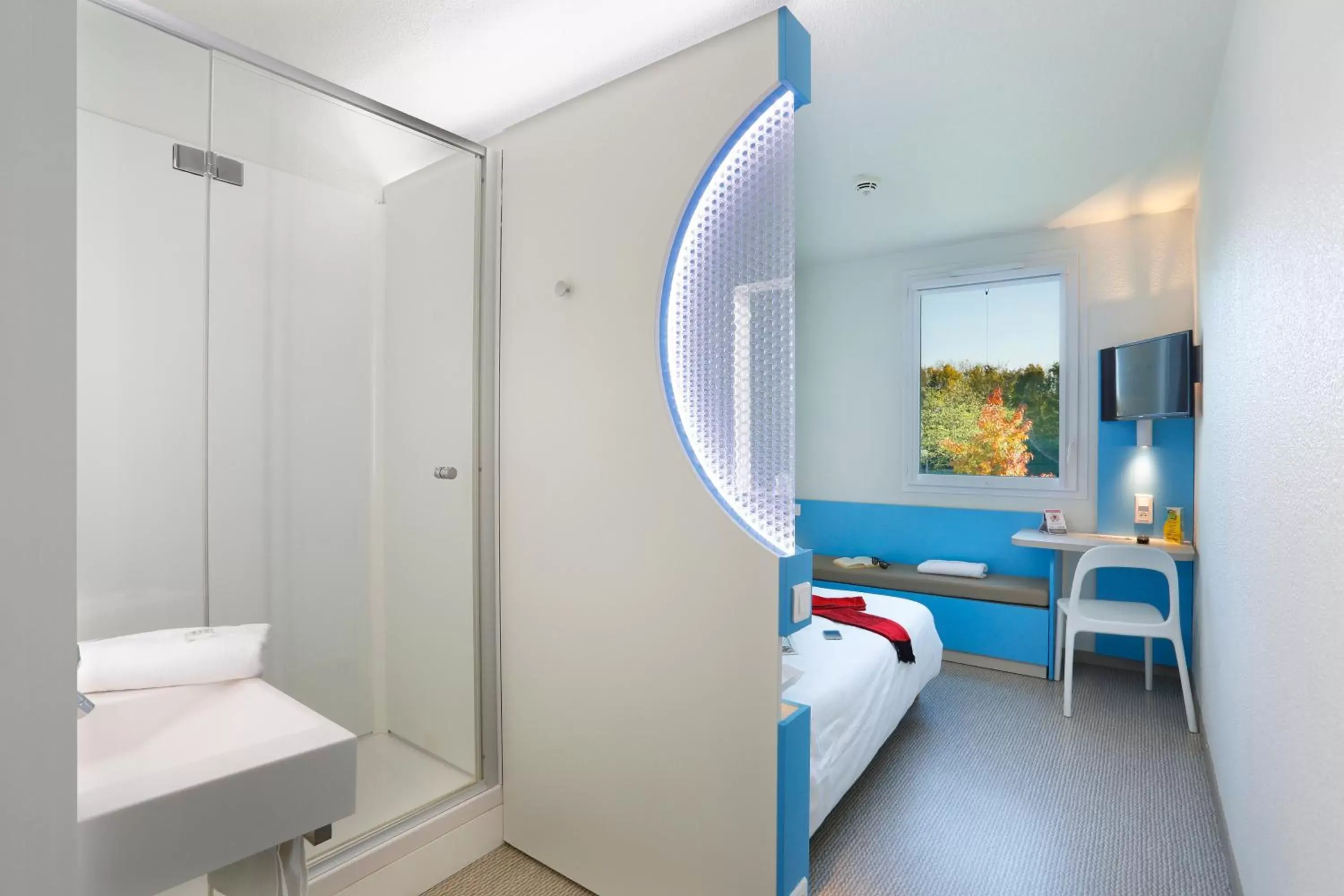 Photo of the whole room, Bed in First Inn Hotel Paris Sud Les Ulis Photo of the whole room, Bed in First Inn Hotel Paris Sud Les Ulis