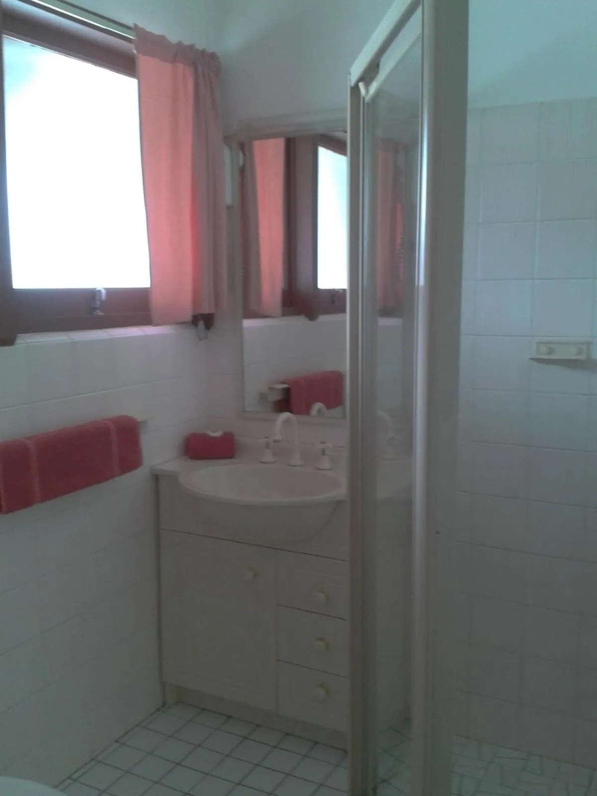 Bathroom in Elsinor Motor Lodge