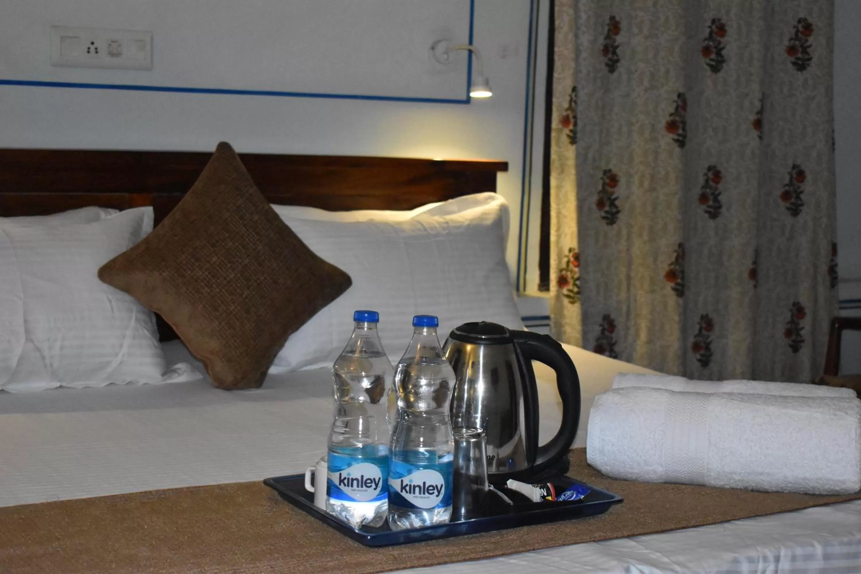 Bedroom, Bed in Hotel Nawal Sagar Palace - Bundi