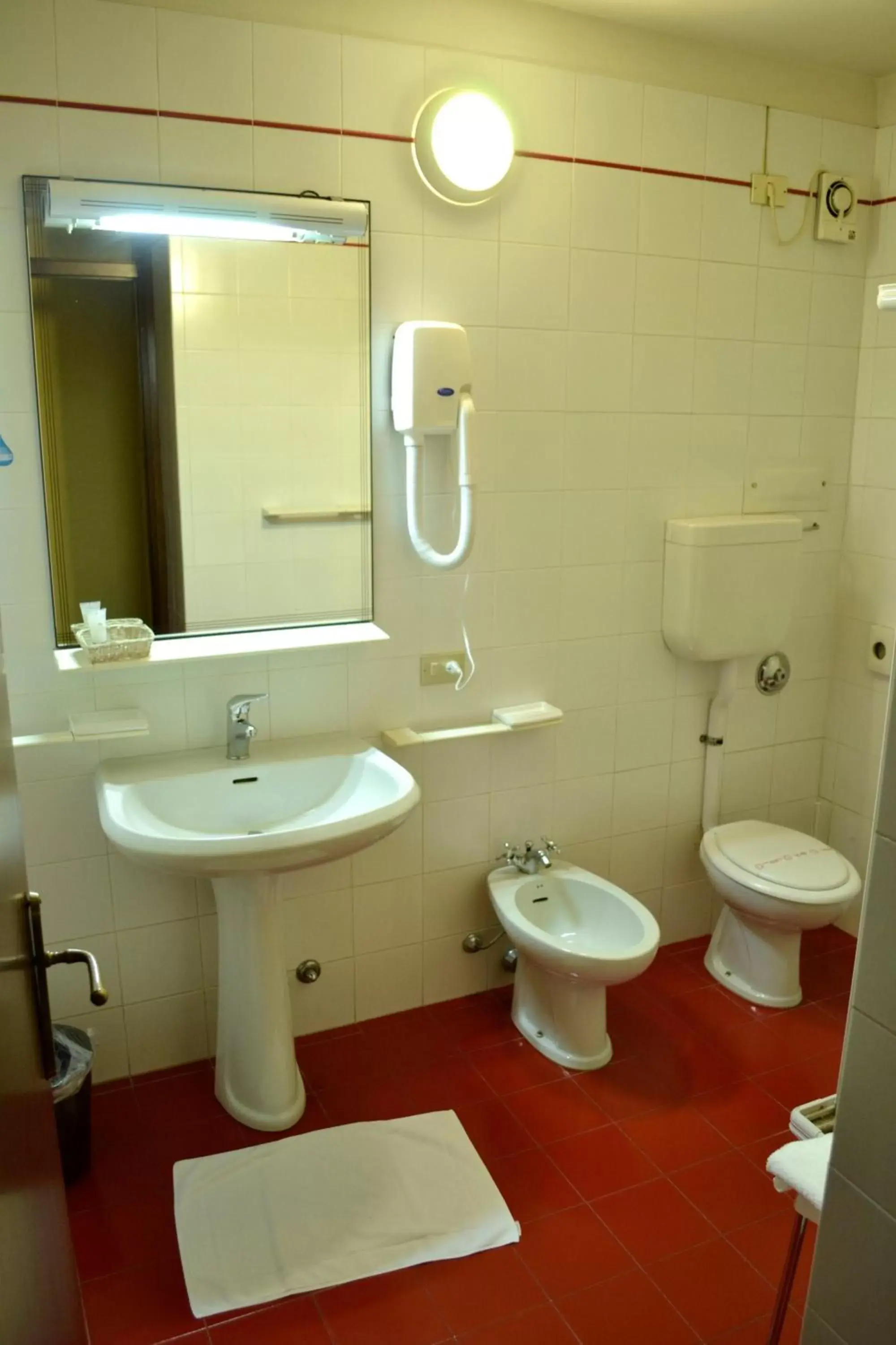 Bathroom in Hotel Ezzelino