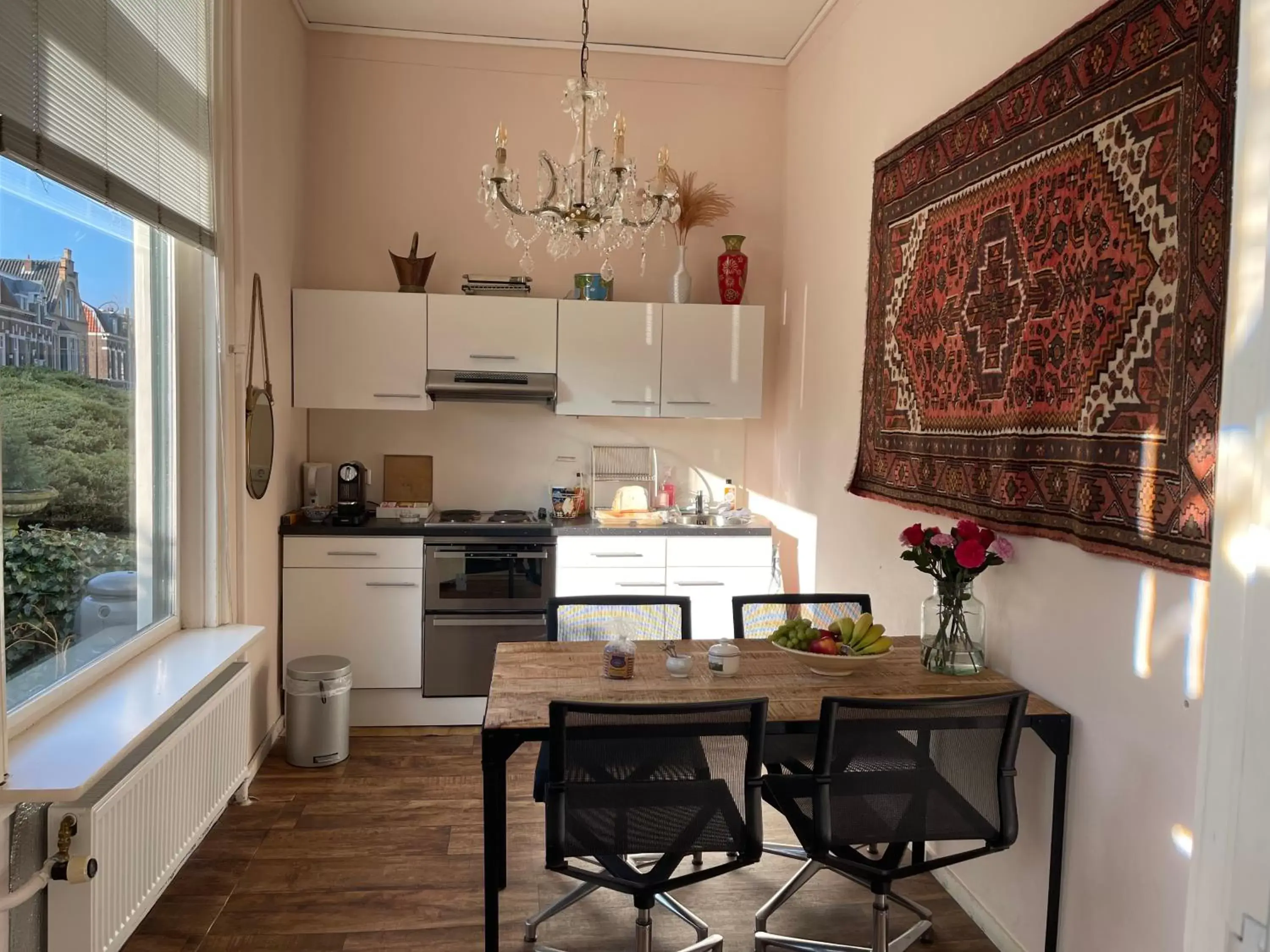 Kitchen or kitchenette, Dining Area in Oase van Haarlem, 15 minuten van Amsterdam