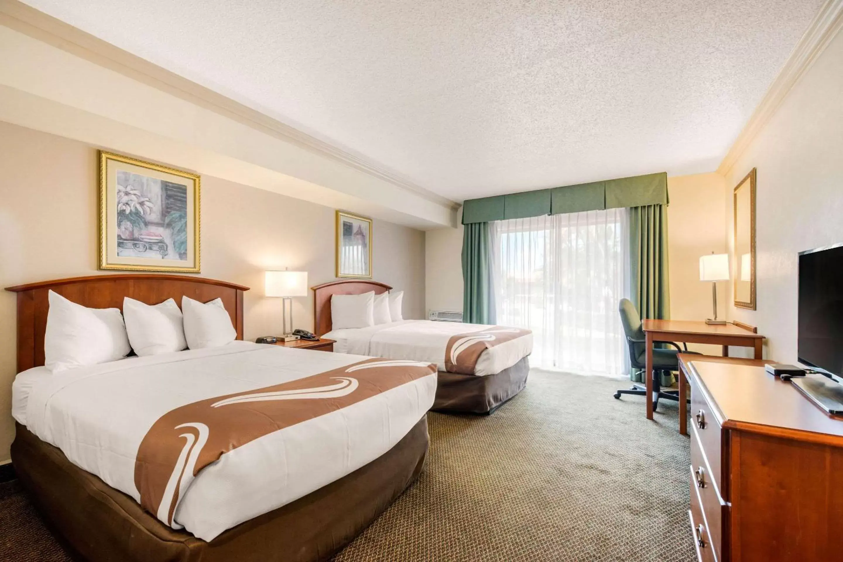 Bedroom in Quality Inn & Suites Tarpon Springs South