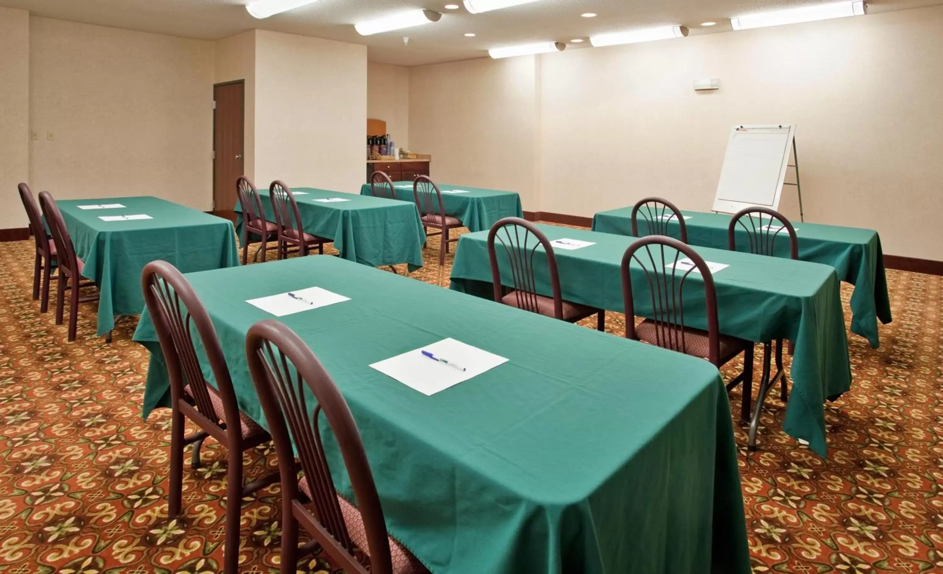 Banquet/Function facilities in Seasons Inn & Suites Highland