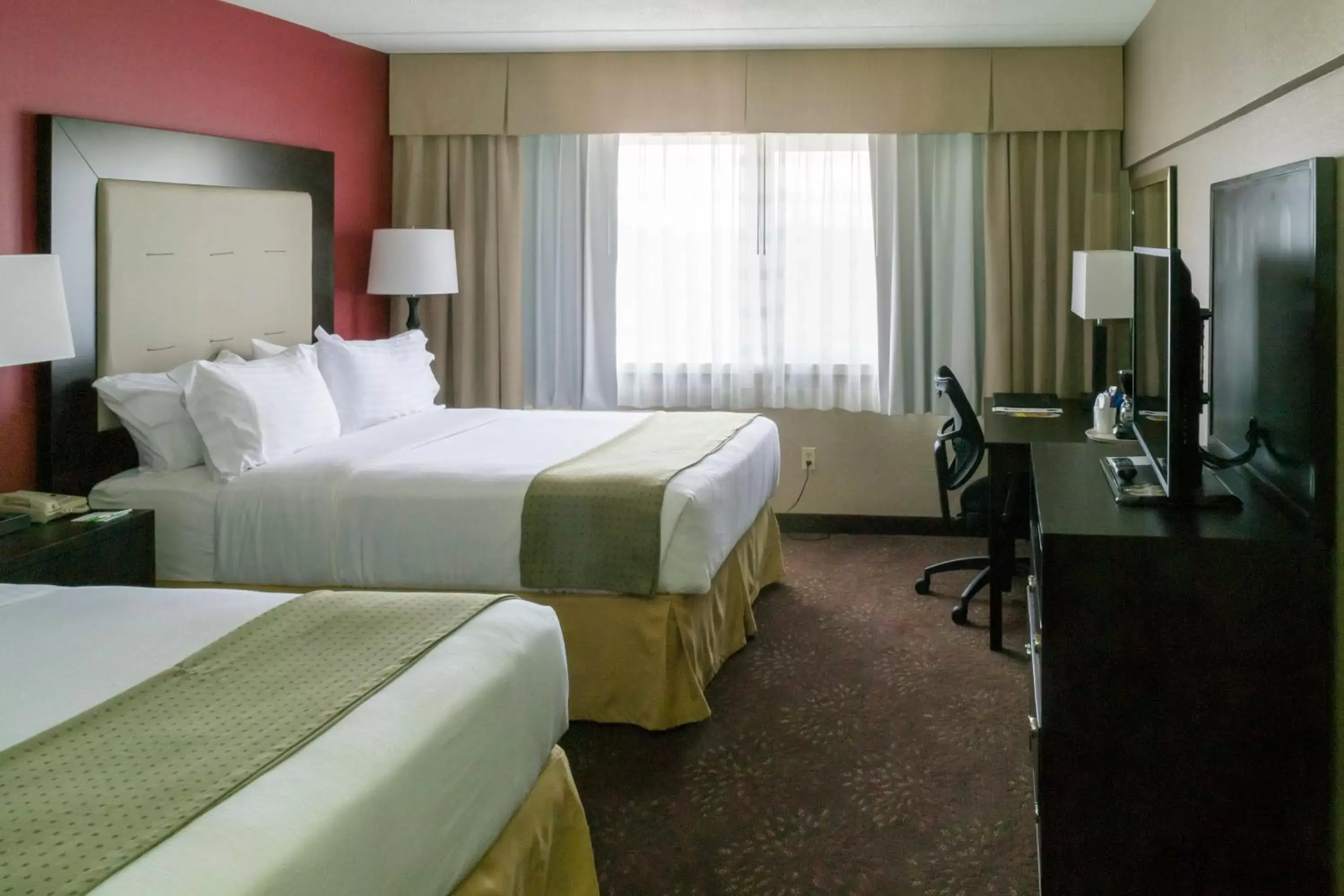 Photo of the whole room, Bed in Holiday Inn Express Big Rapids, an IHG Hotel