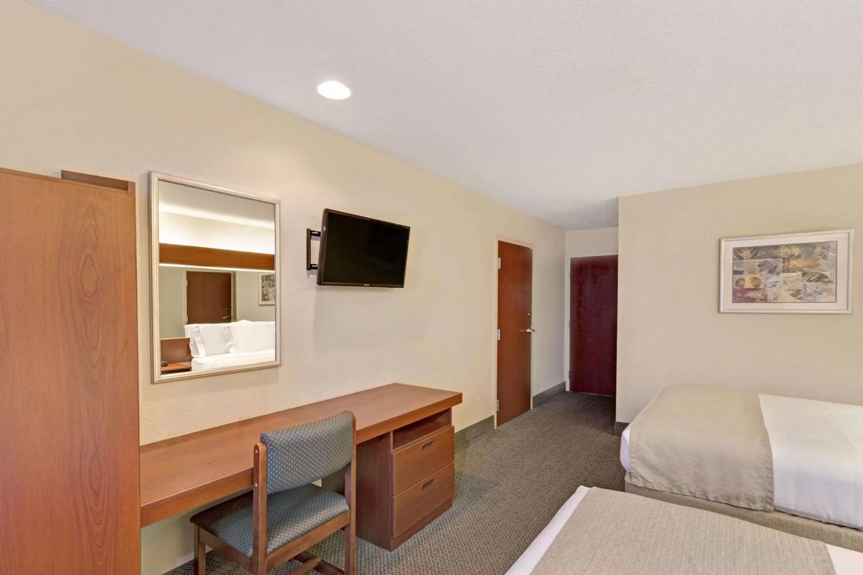 Photo of the whole room, Bed in Microtel Inn & Suites by Wyndham Jasper