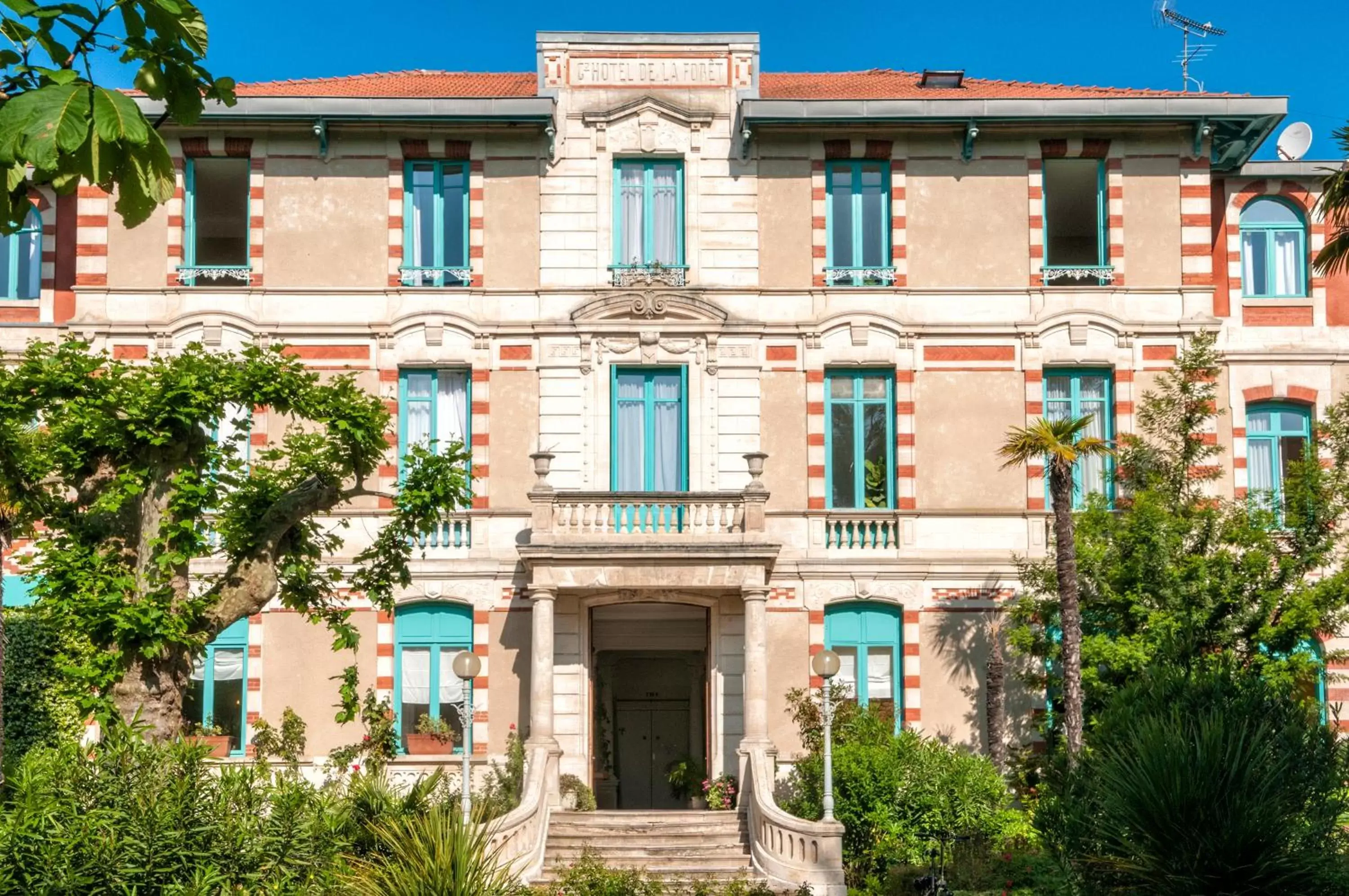 Facade/entrance, Property Building in Résidence de Tourisme Vacances Bleues Villa Regina