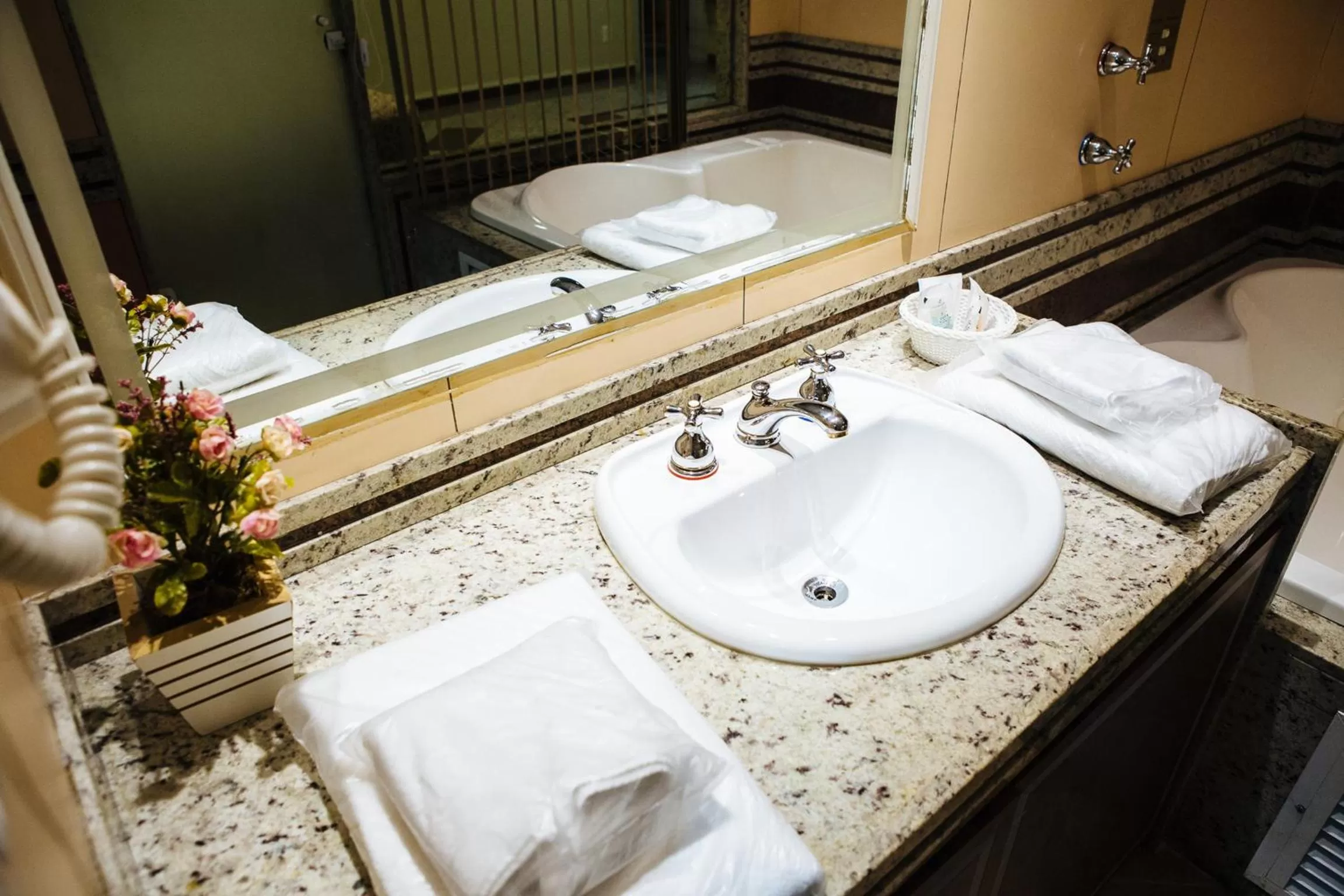 Bathroom in Elegance Praia Hotel