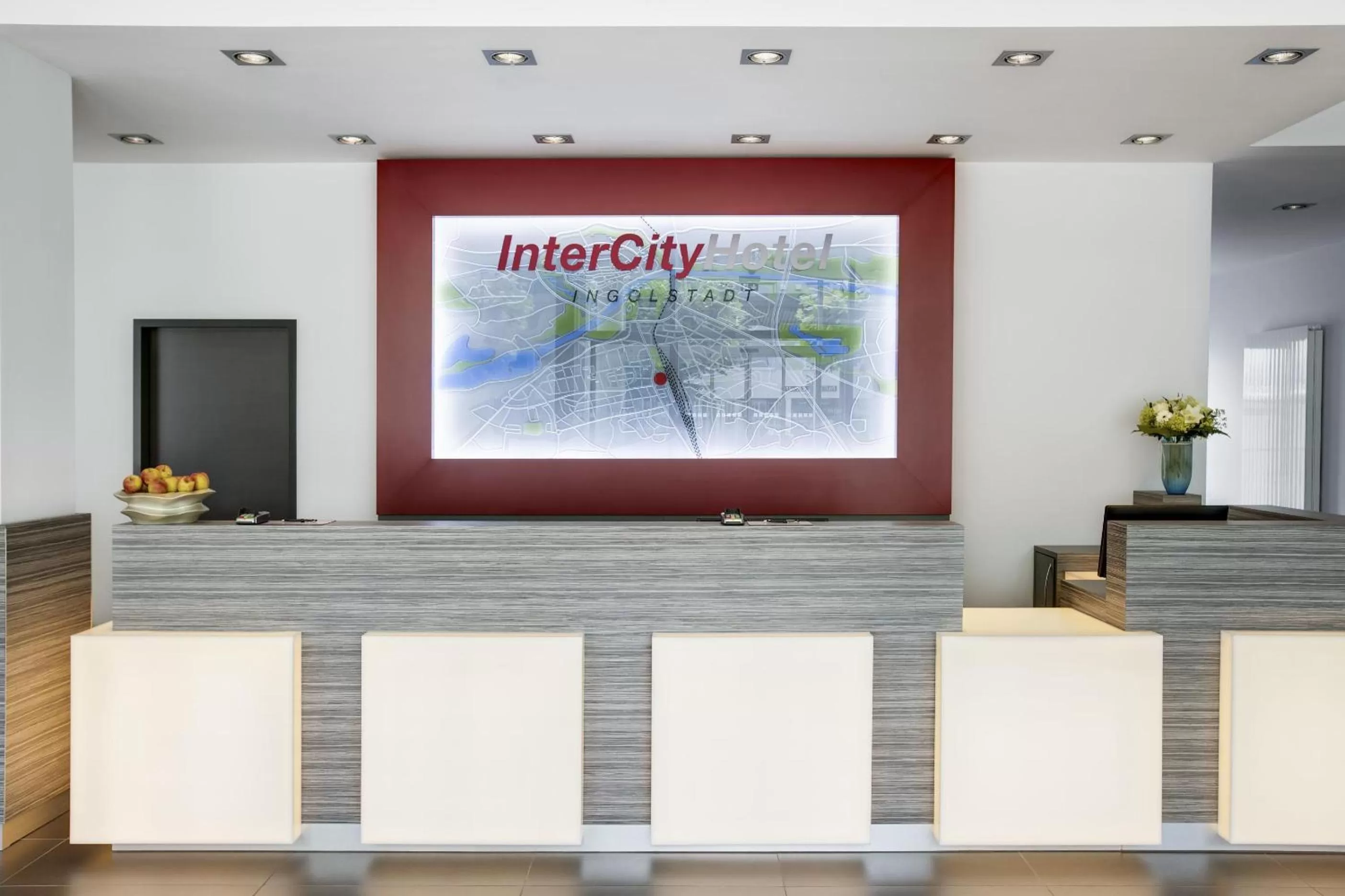 Lobby or reception in IntercityHotel Ingolstadt