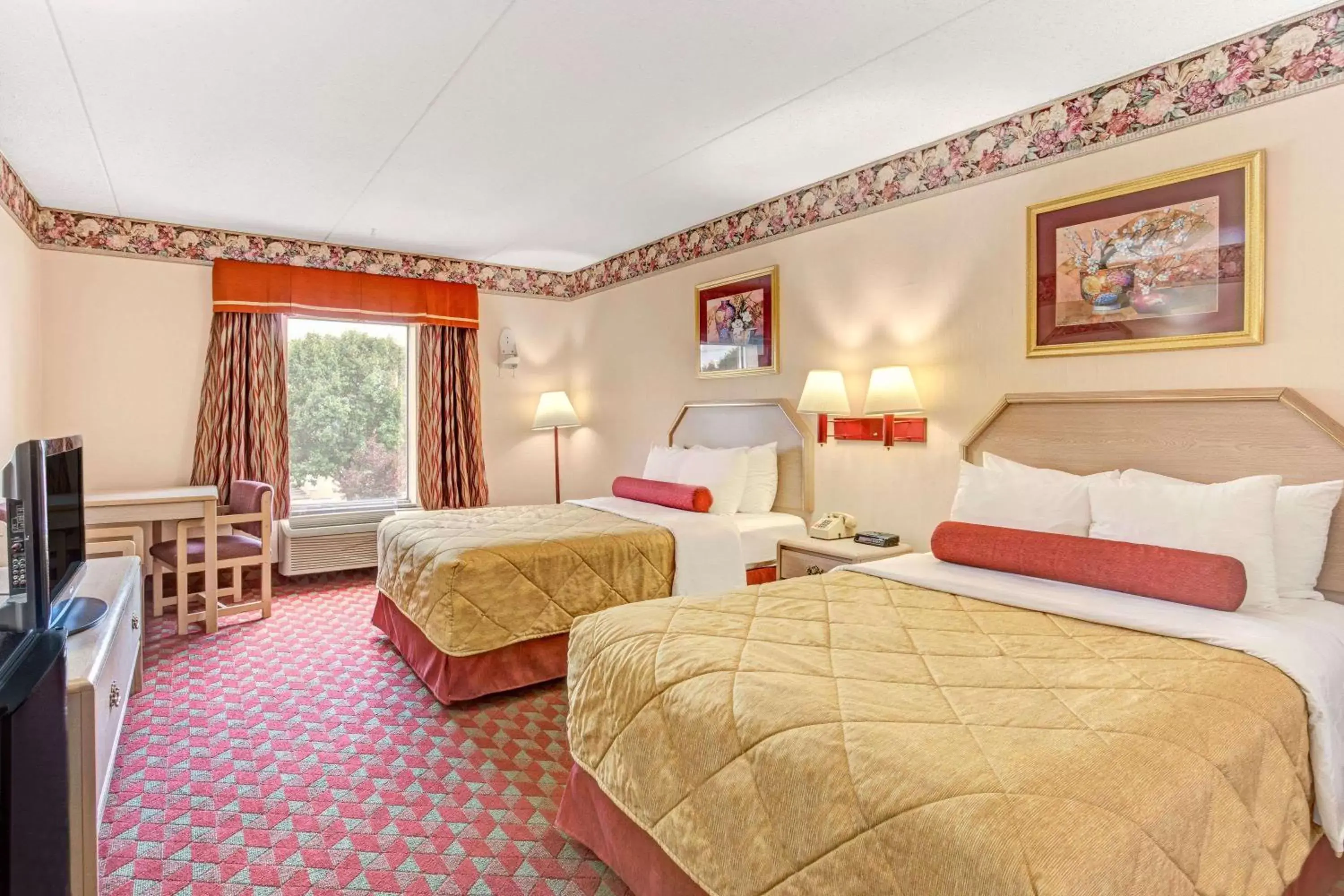 Photo of the whole room, Bed in Ramada by Wyndham Murfreesboro Photo of the whole room, Bed in Ramada by Wyndham Murfreesboro