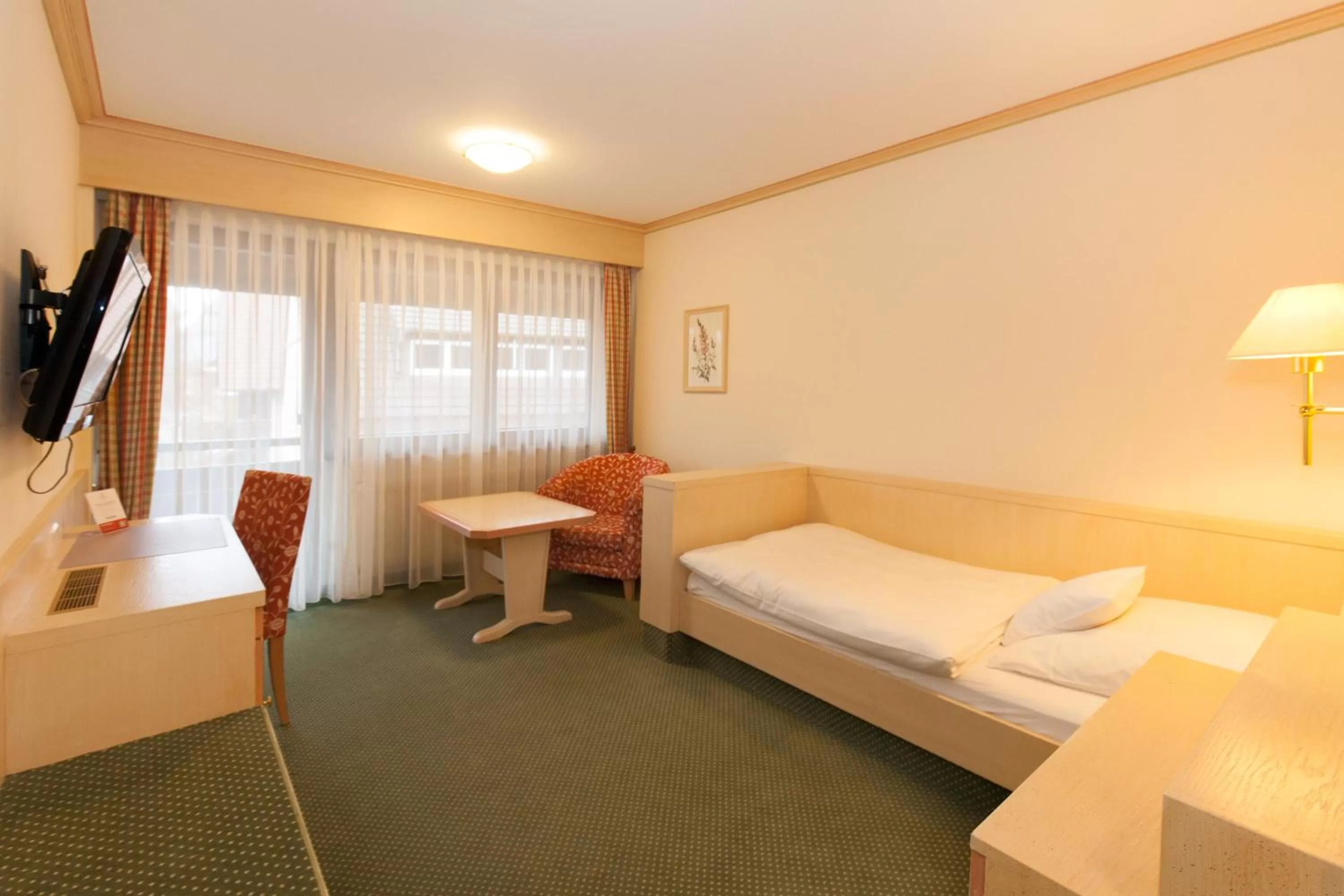 TV and multimedia, Bed in Landgasthof Hotel Hirsch