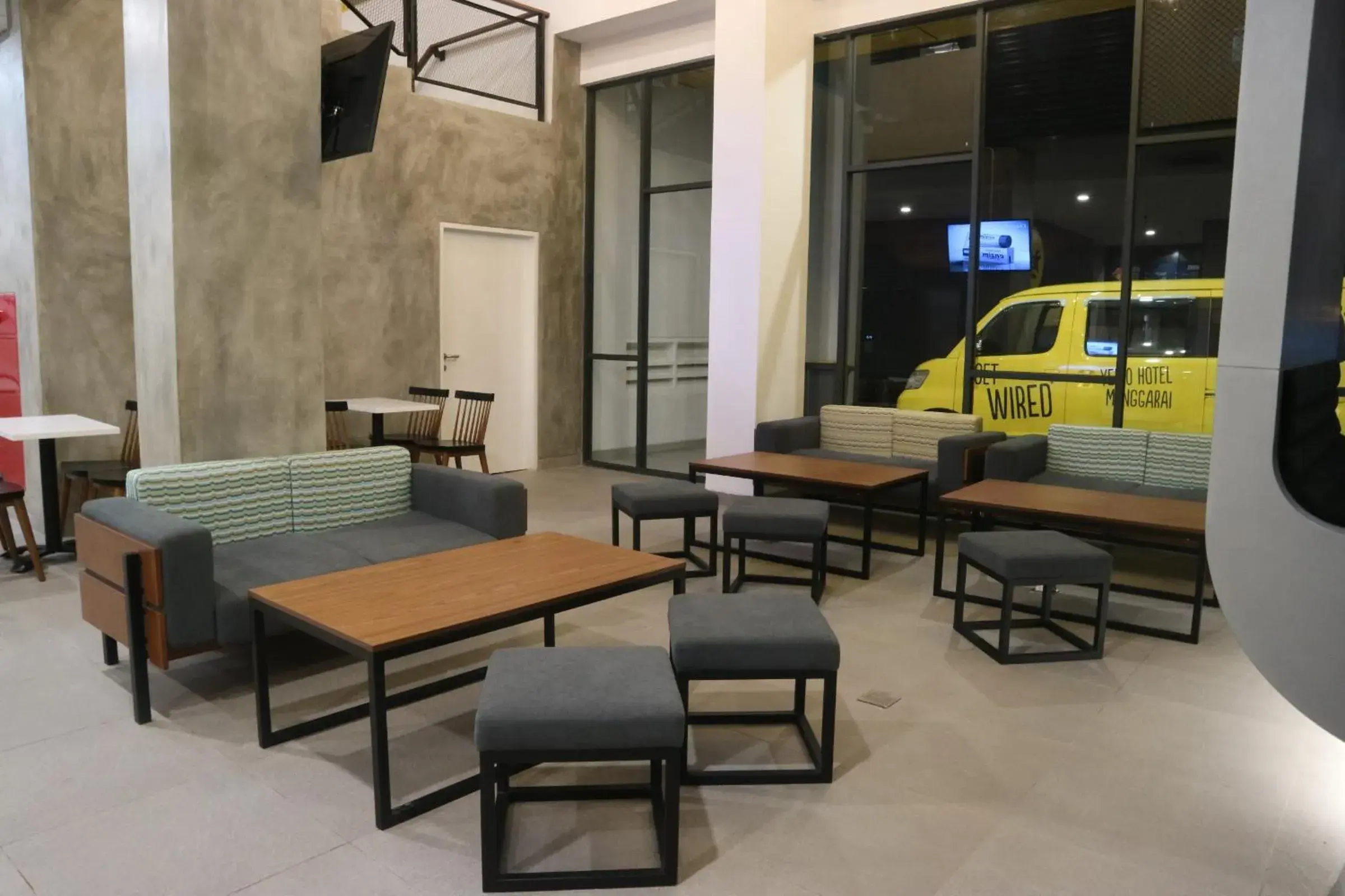 Lobby or reception in YELLO Hotel Manggarai