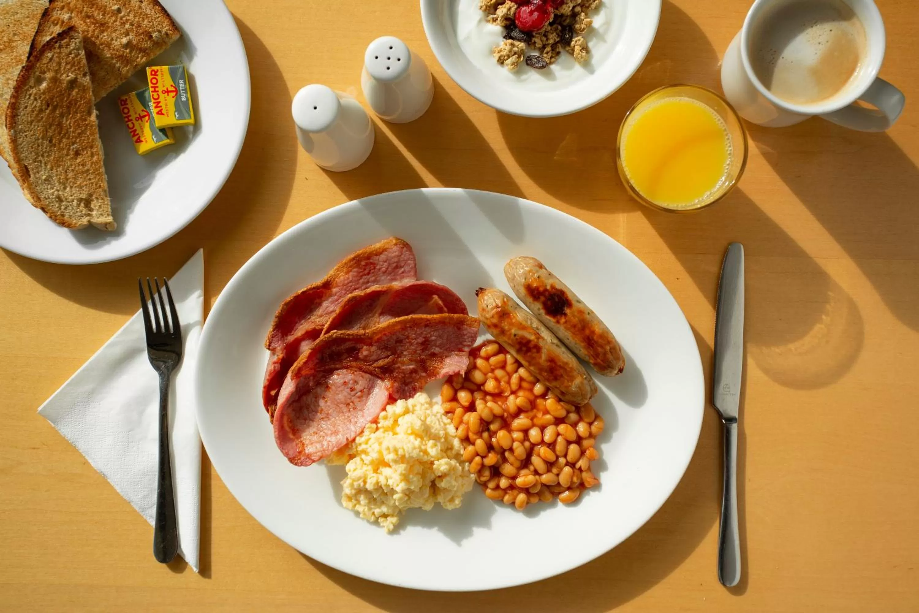 Restaurant/places to eat in Holiday Inn Express Earls Court, an IHG Hotel