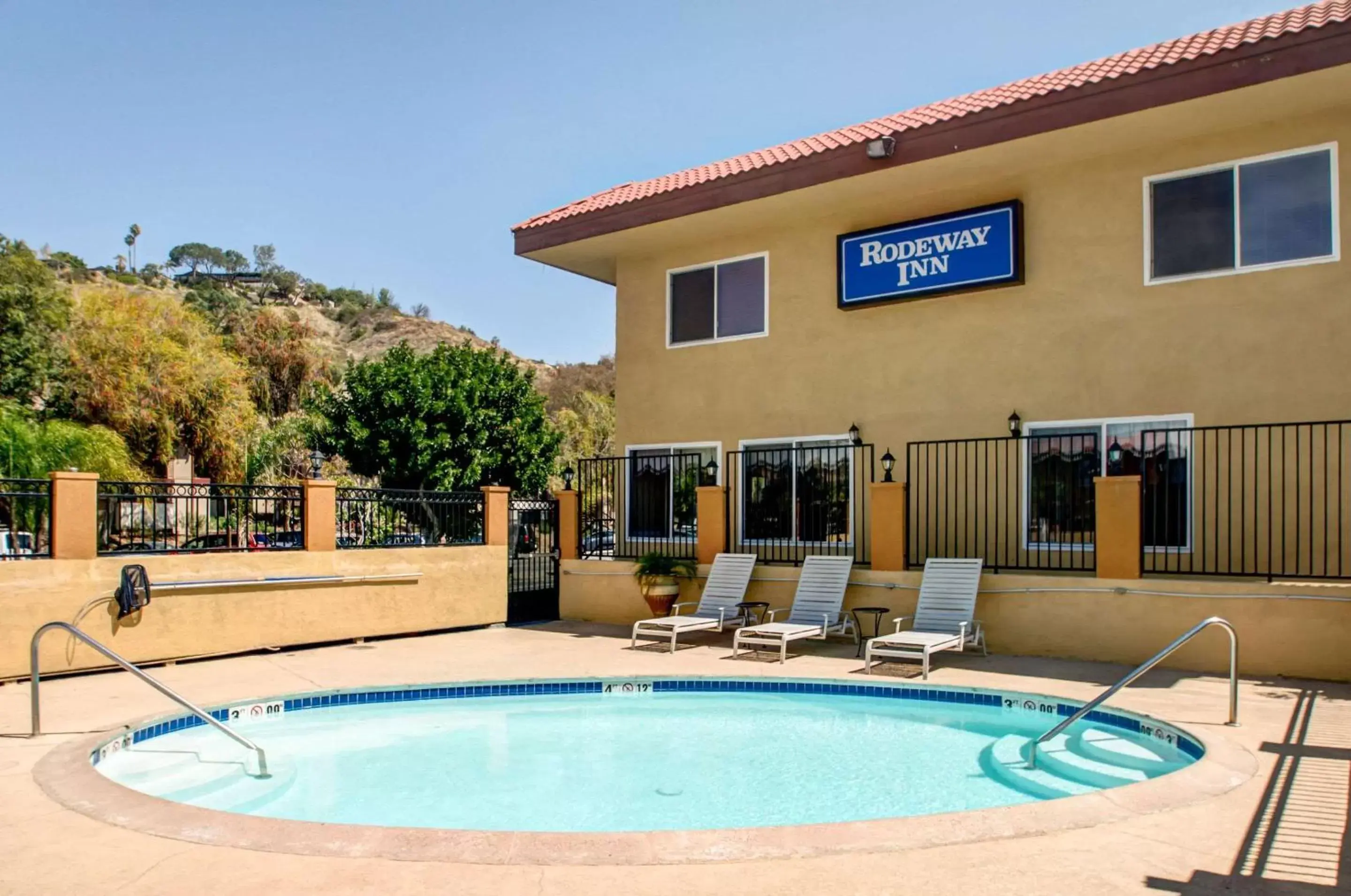 On site, Swimming Pool in Rodeway Inn San Diego Mission Valley/SDSU