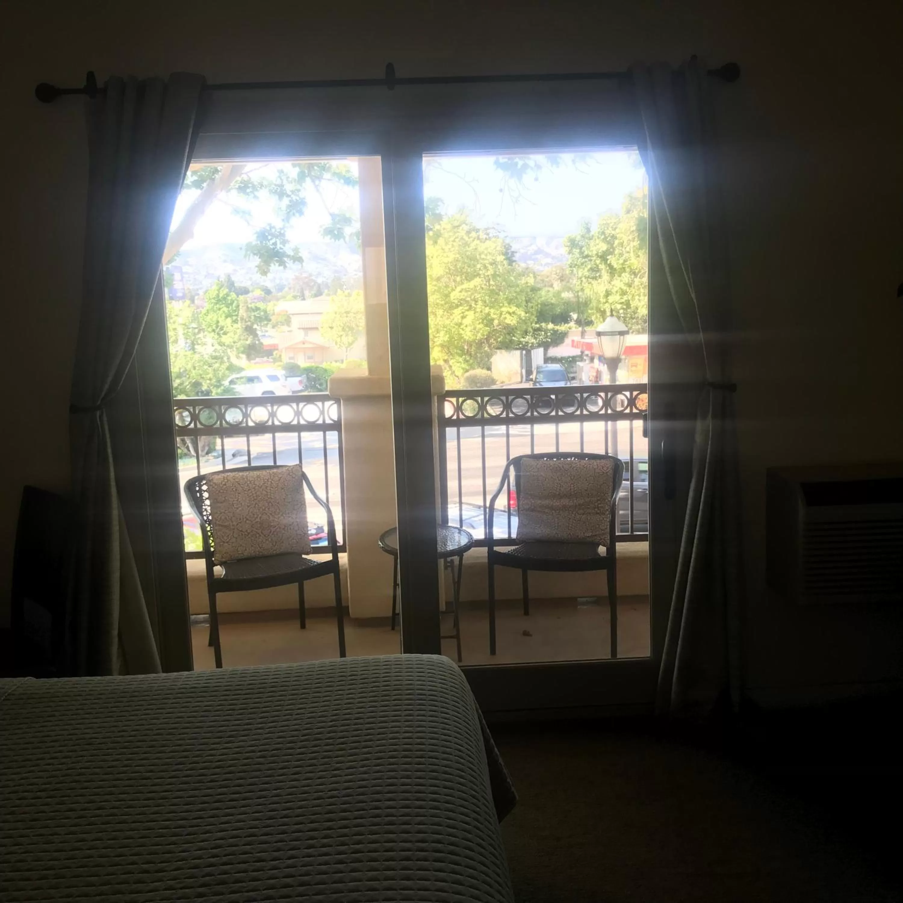 Bed in Bella Capri Inn and Suites