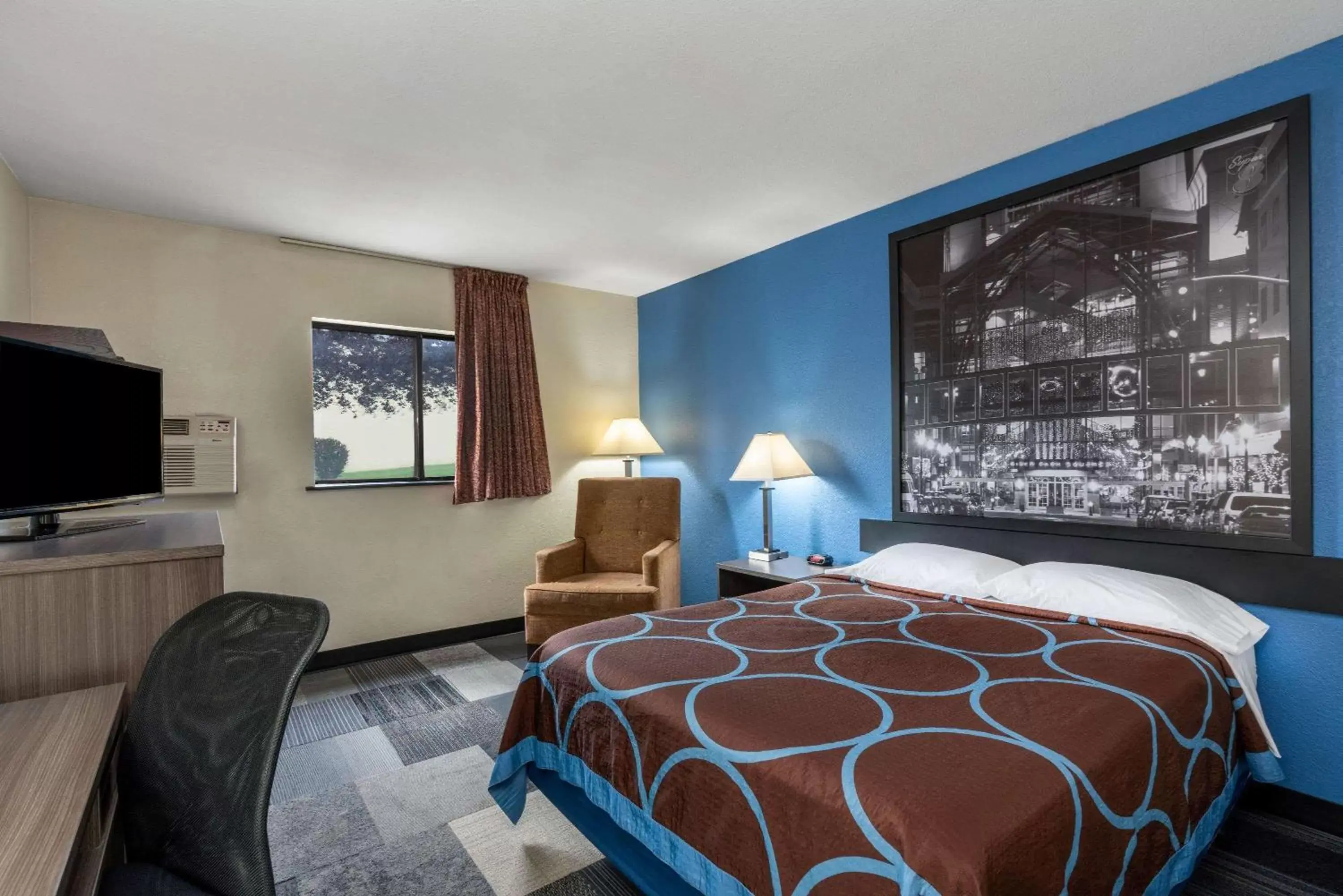 Photo of the whole room, Bed in Super 8 by Wyndham Spokane Valley