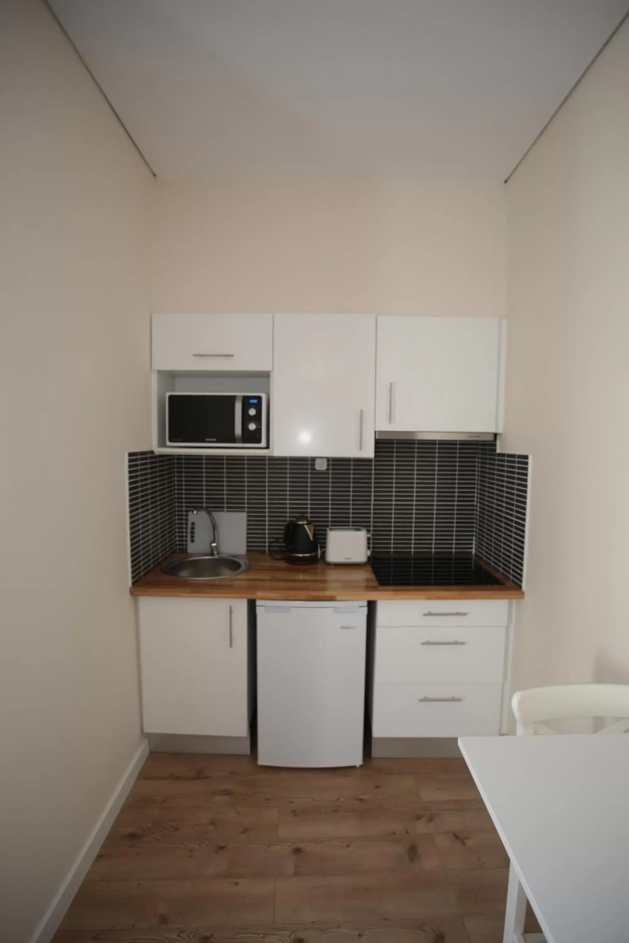 Kitchen or kitchenette, Kitchen/Kitchenette in Suites Guest House