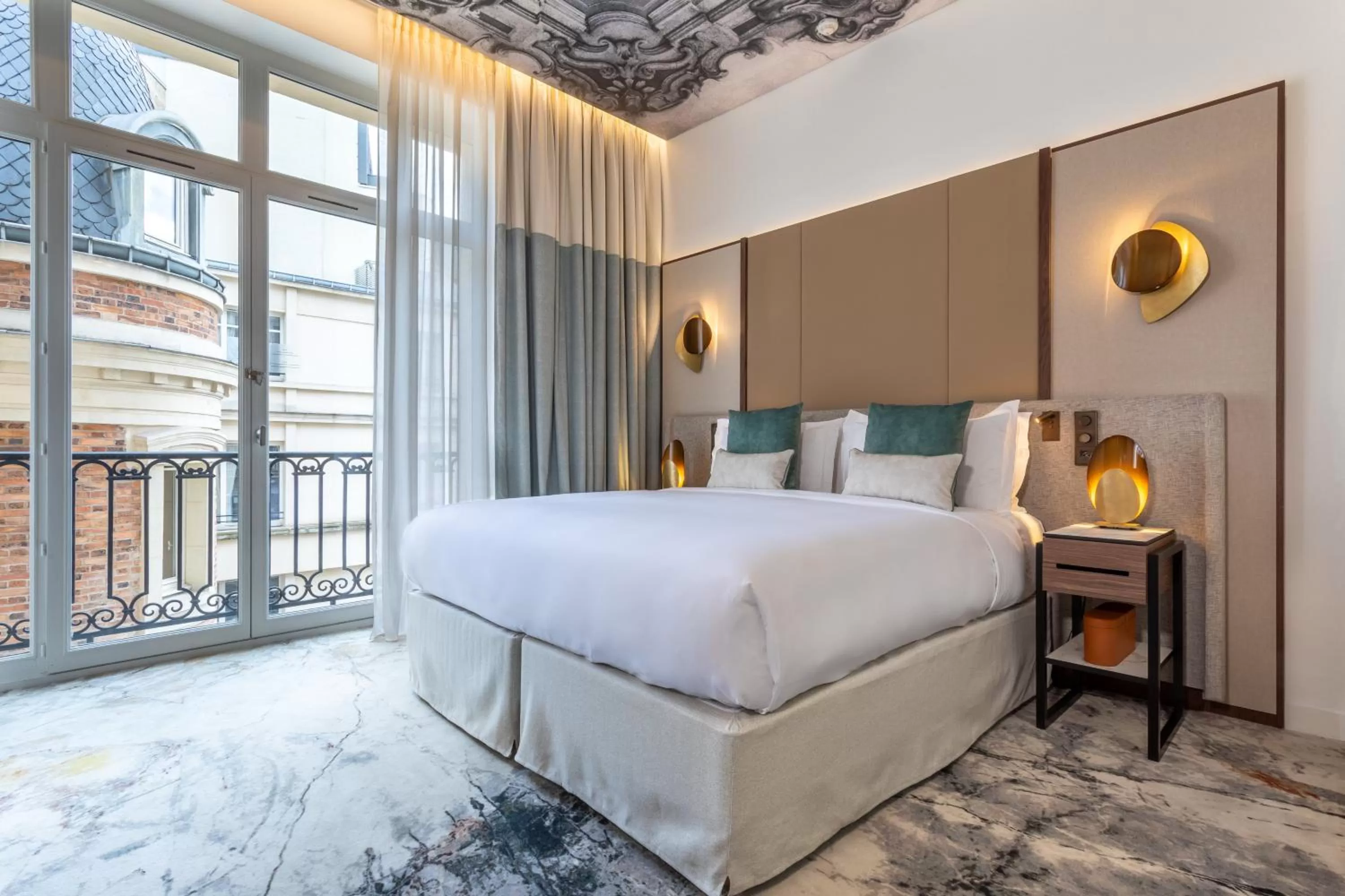 Photo of the whole room, Bed in InterContinental Paris Champs Elysées Etoile by IHG