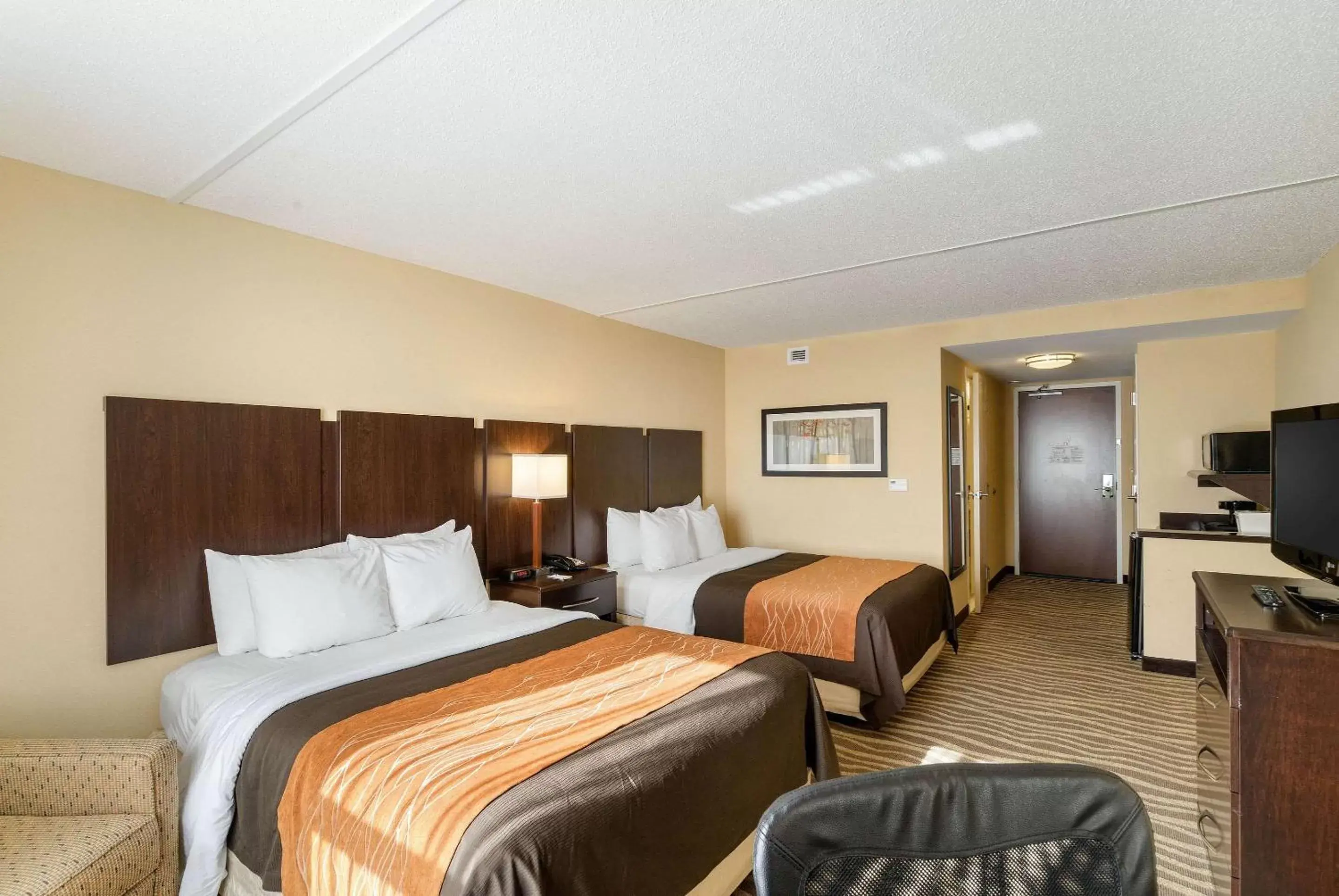 Photo of the whole room, Bed in Comfort Inn & Suites Lexington Park