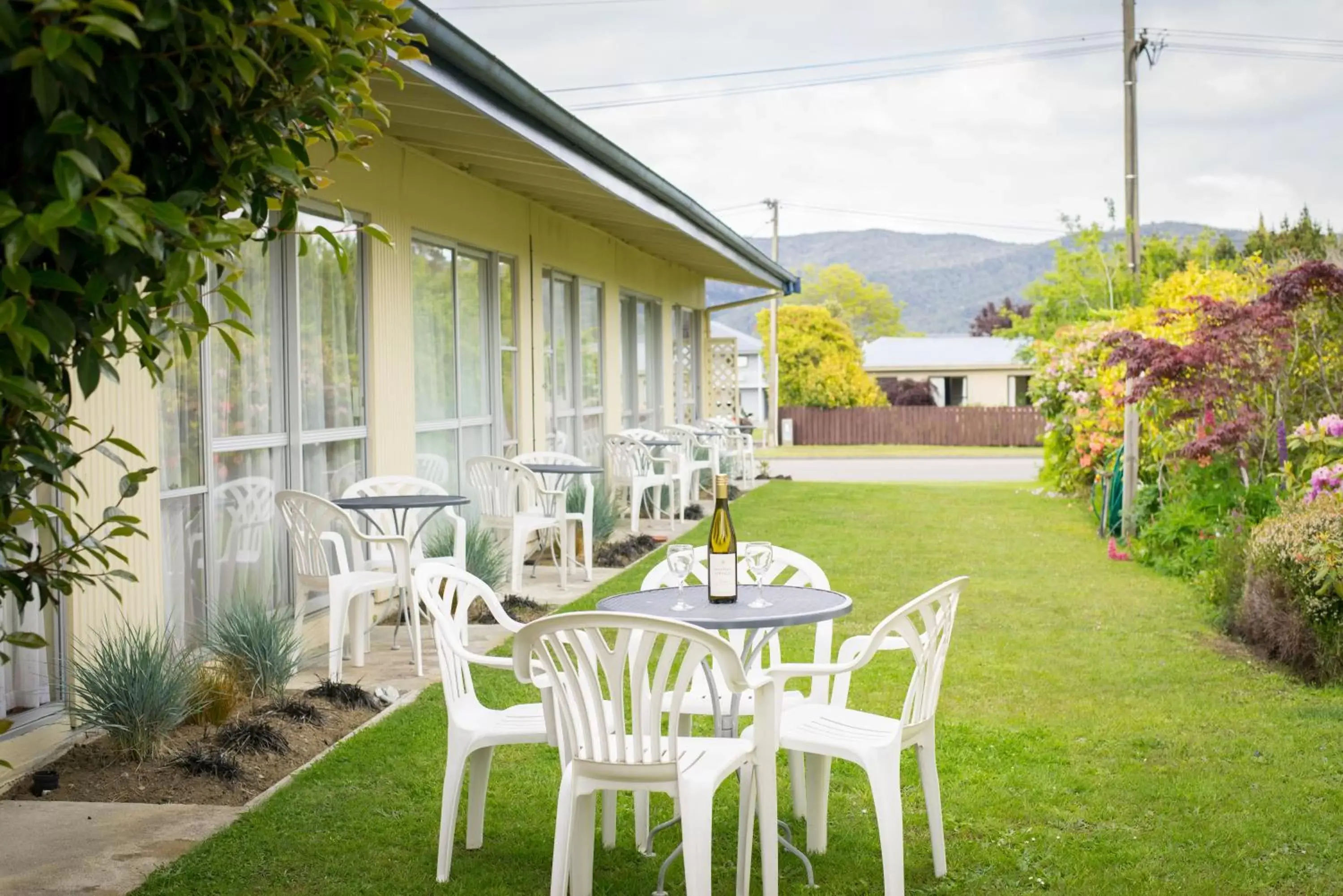 Day, Garden in Alpenhorn Motel