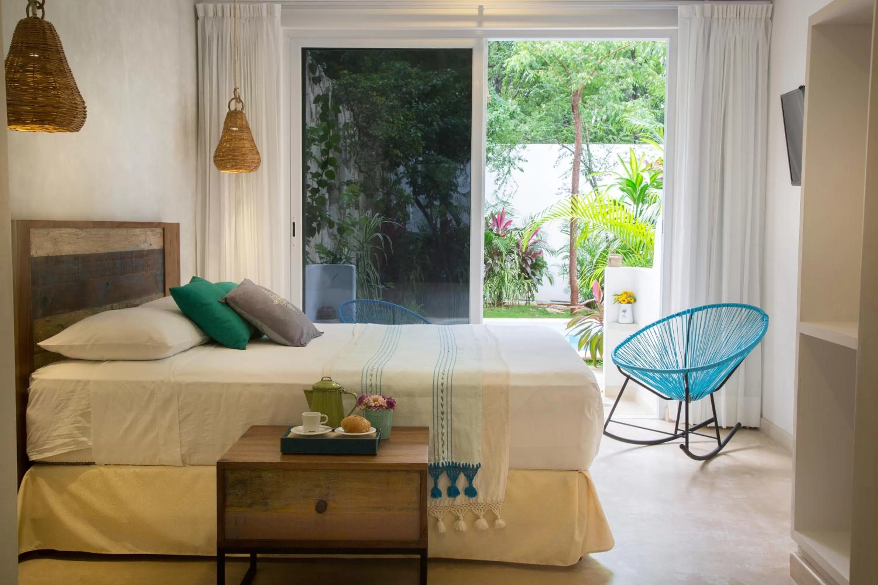 Pool view, Bed in LiveTulum