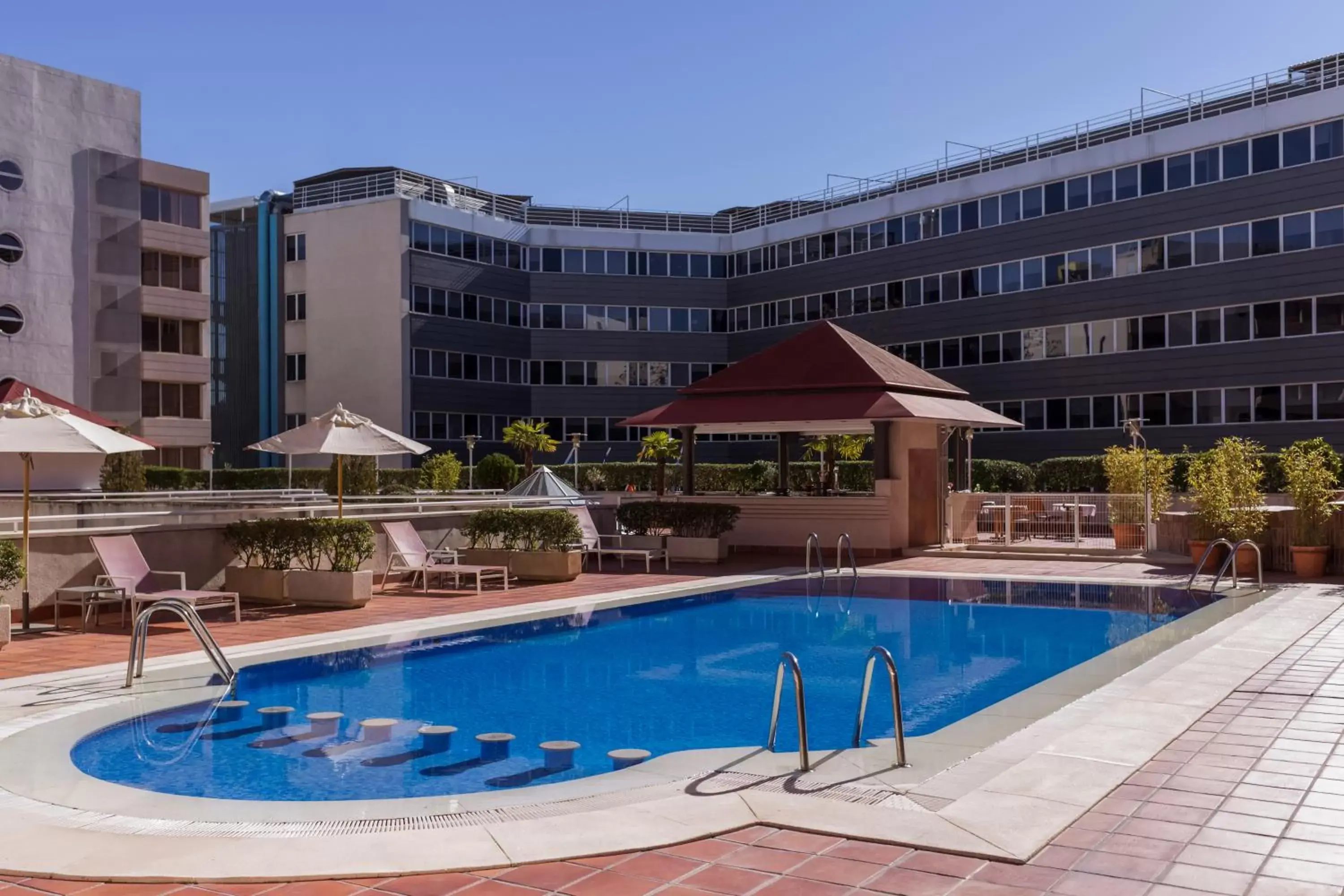 Swimming pool, Property Building in Pullman Madrid Airport & Feria