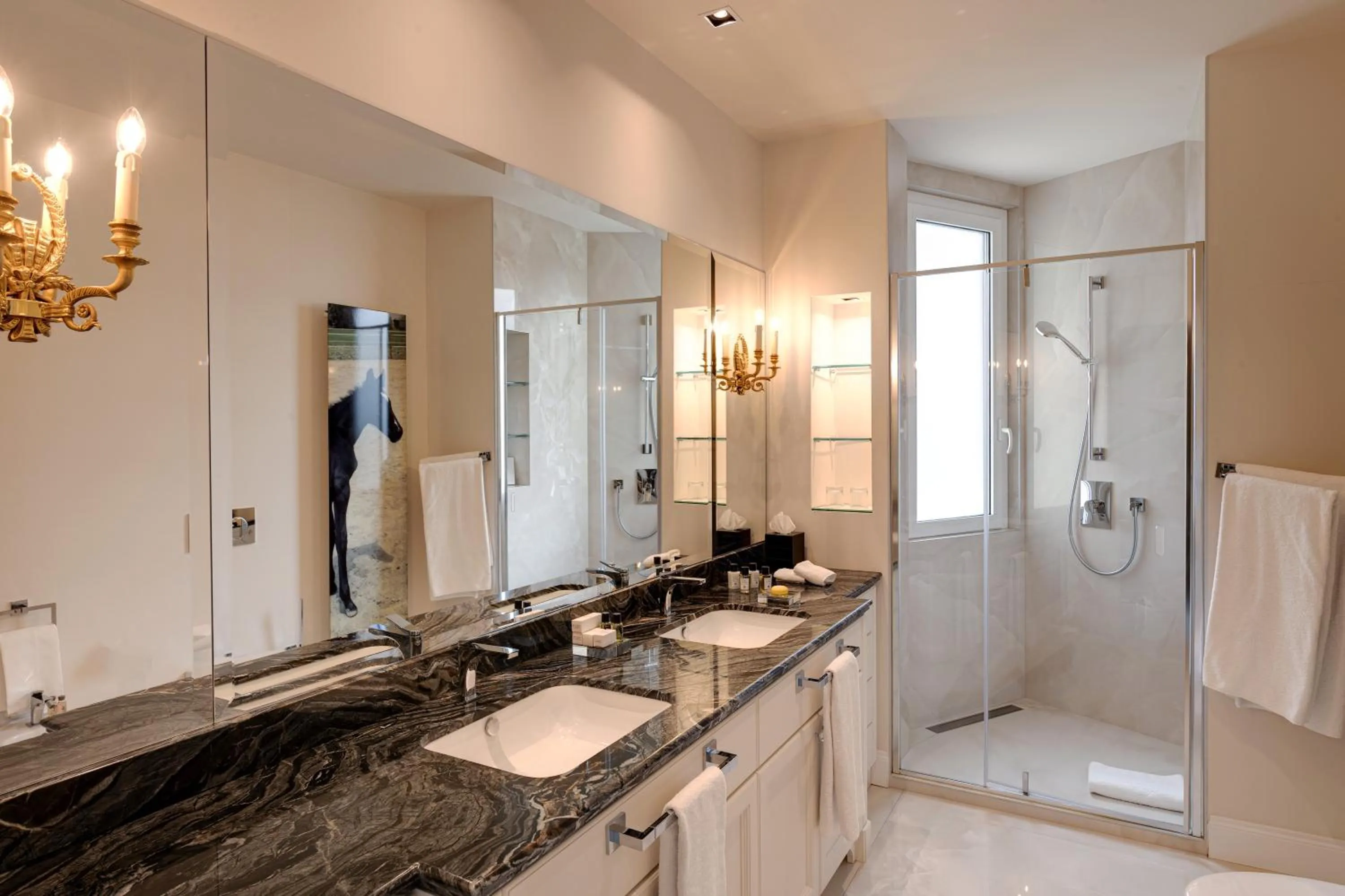 Bathroom in Villa e Palazzo Aminta - A Leading Hotel of The World