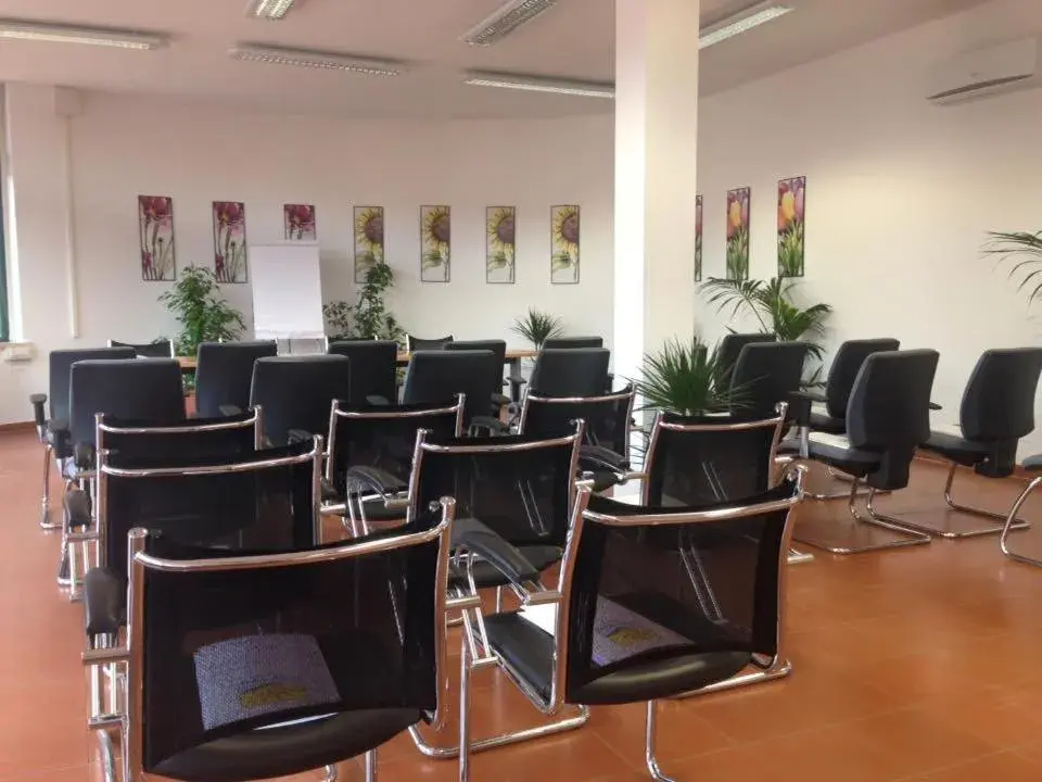 Business facilities in Villaggio Mare Si